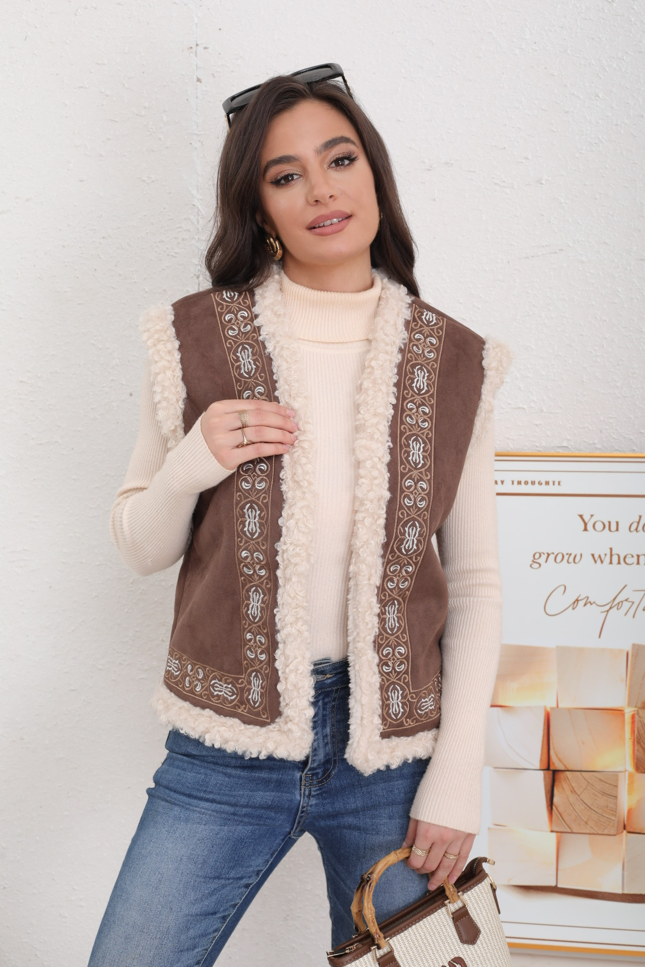 Gilet in Pile Ricamato - Image 3