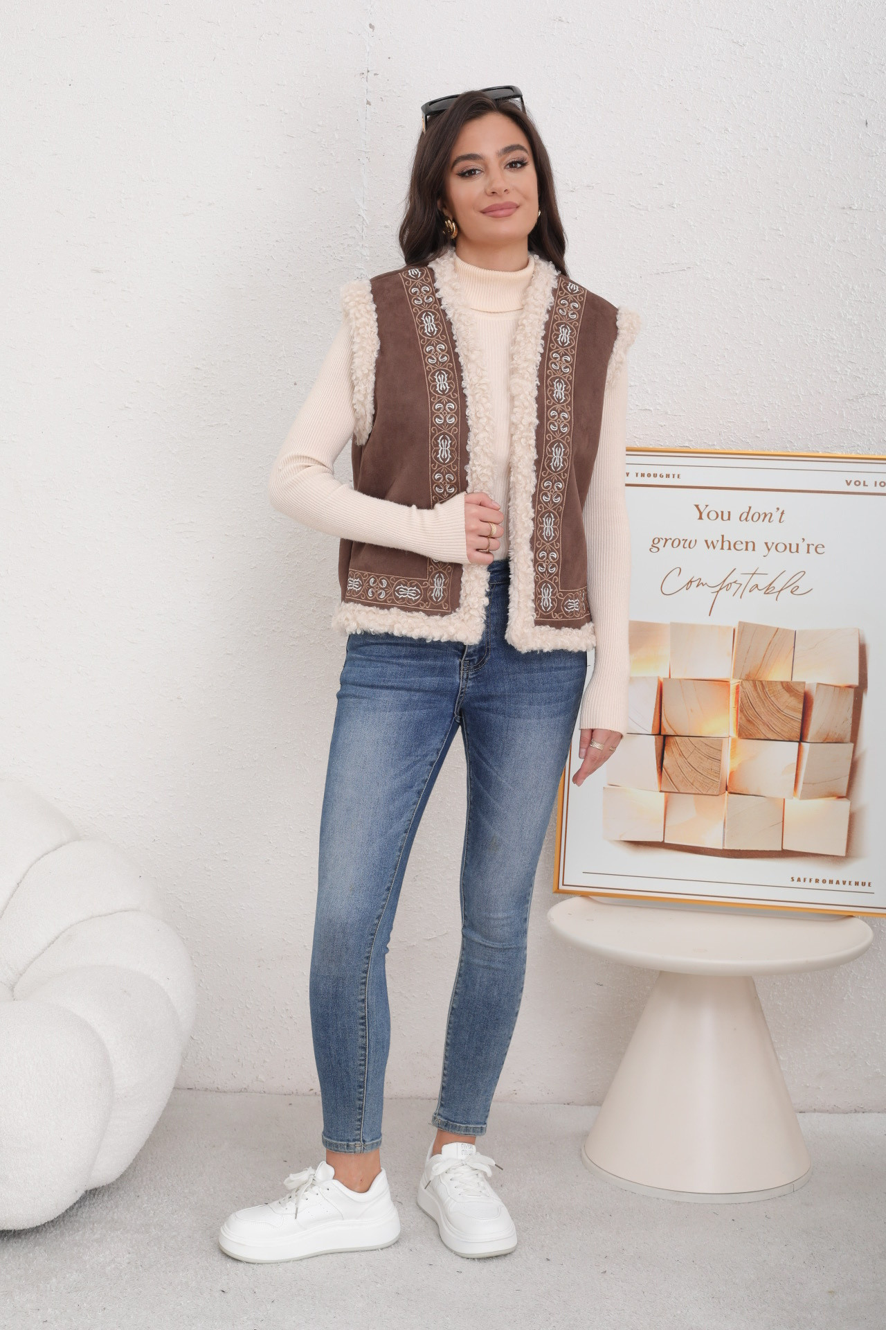 Gilet in Pile Ricamato - Image 8