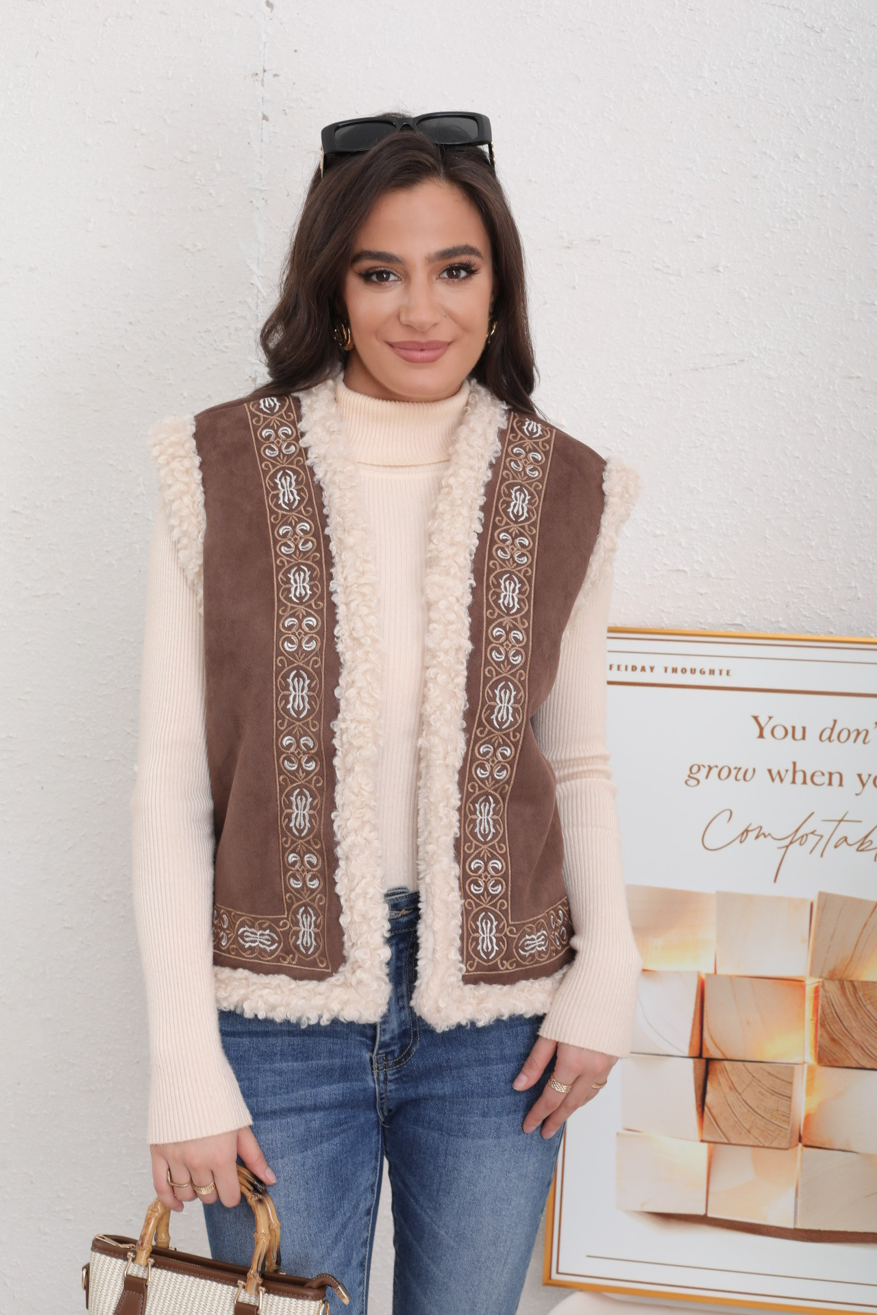 Gilet in Pile Ricamato - Image 12