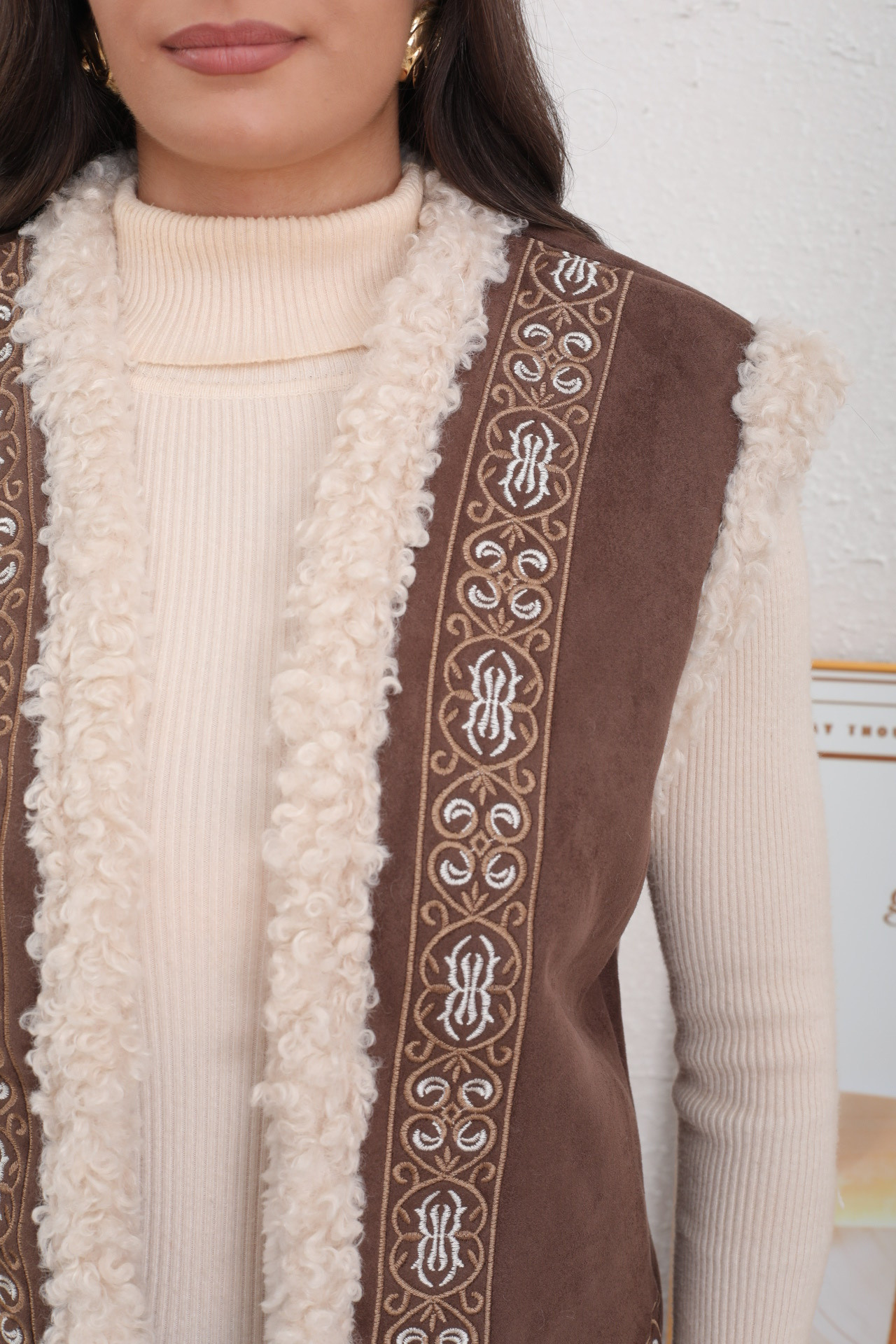 Gilet in Pile Ricamato - Image 15