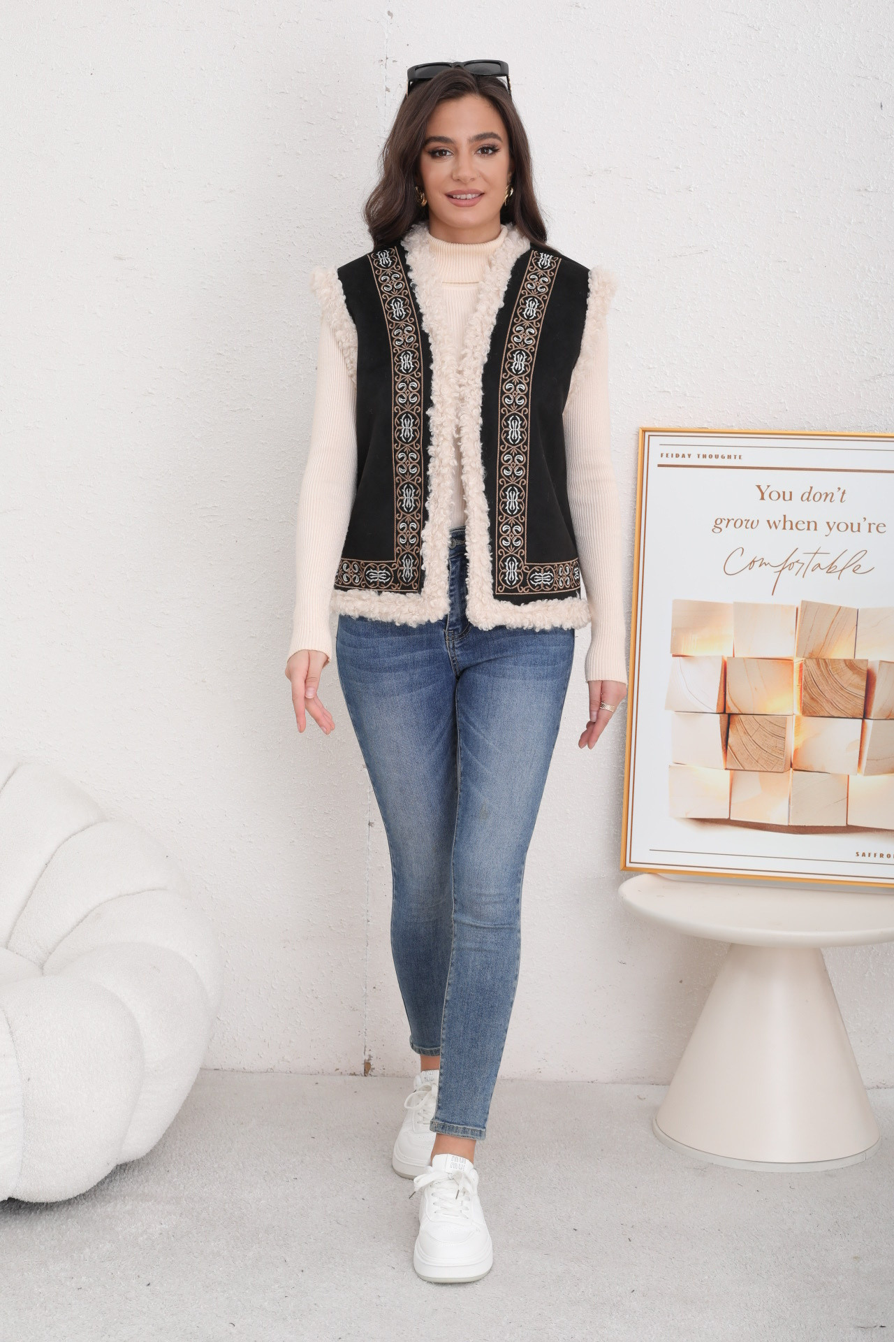 Gilet in Pile Ricamato - Image 4