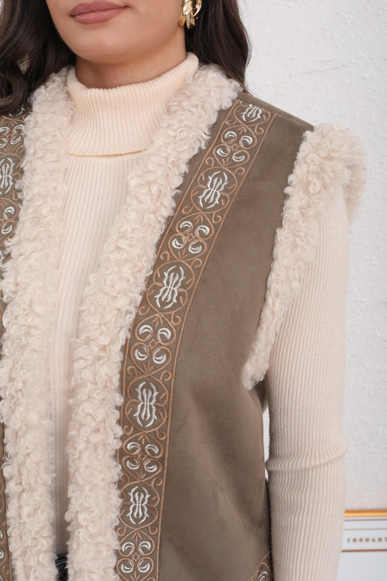 Gilet in Pile Ricamato - Image 13
