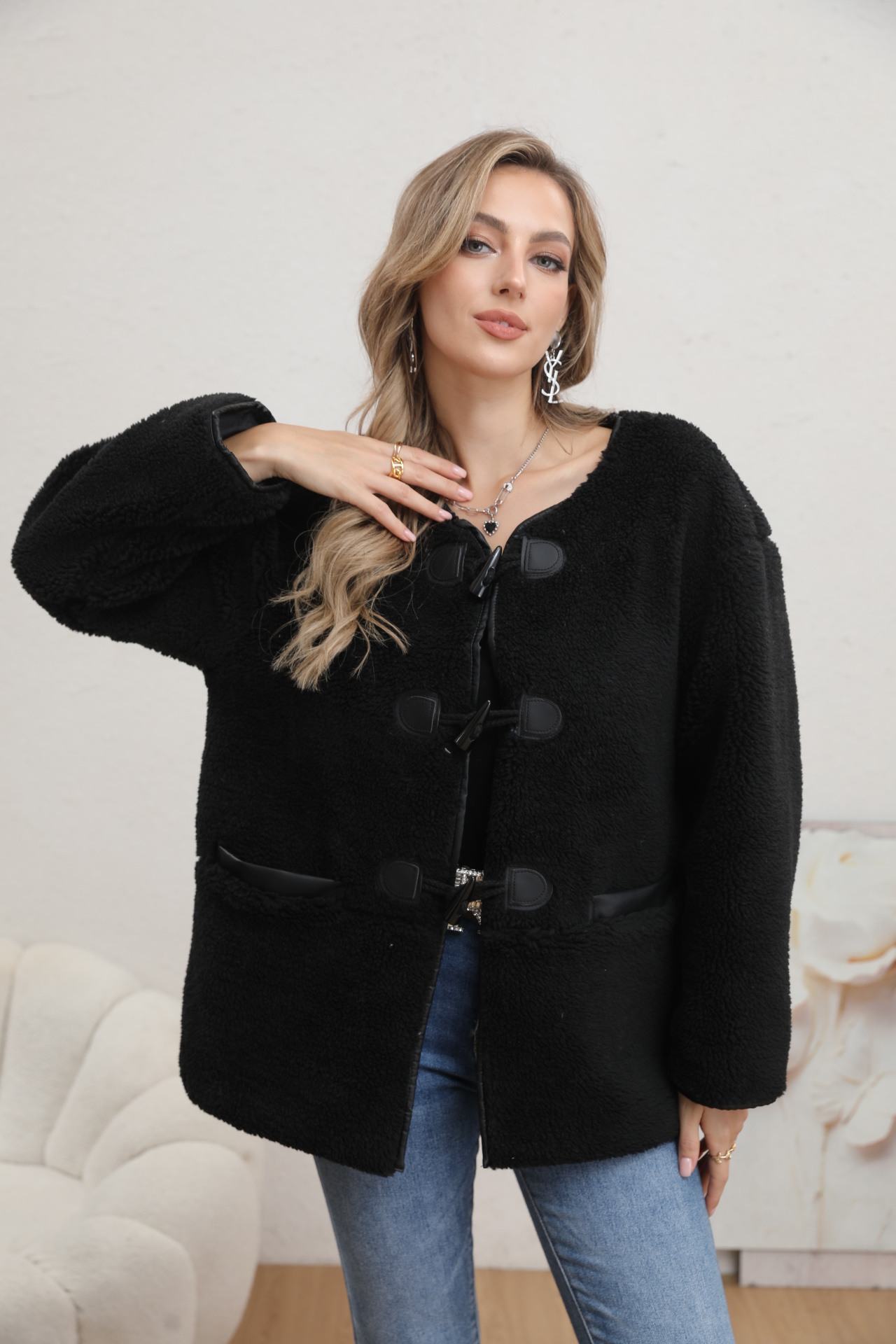 Short faux fur coat - Image 5