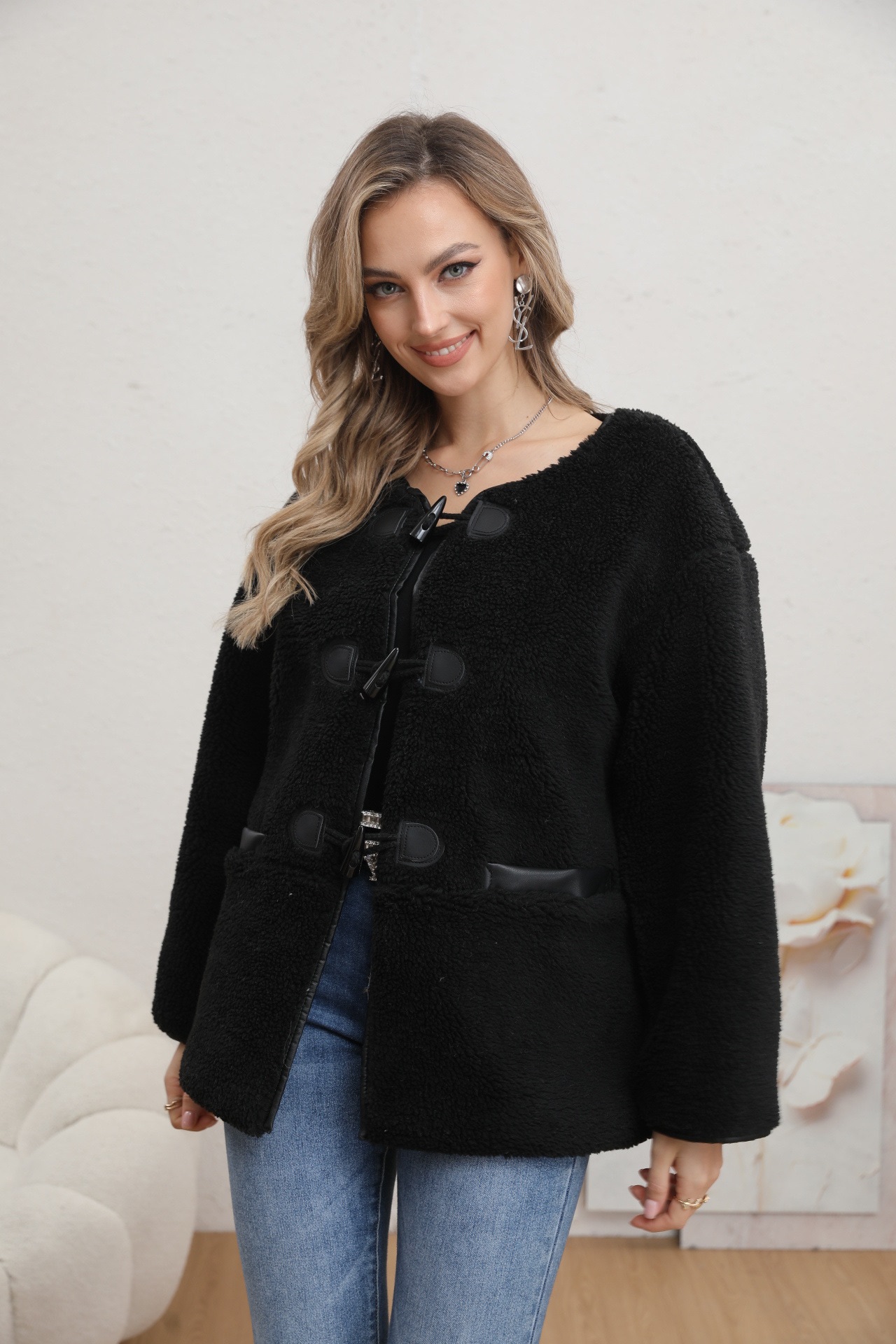 Short faux fur coat - Image 9