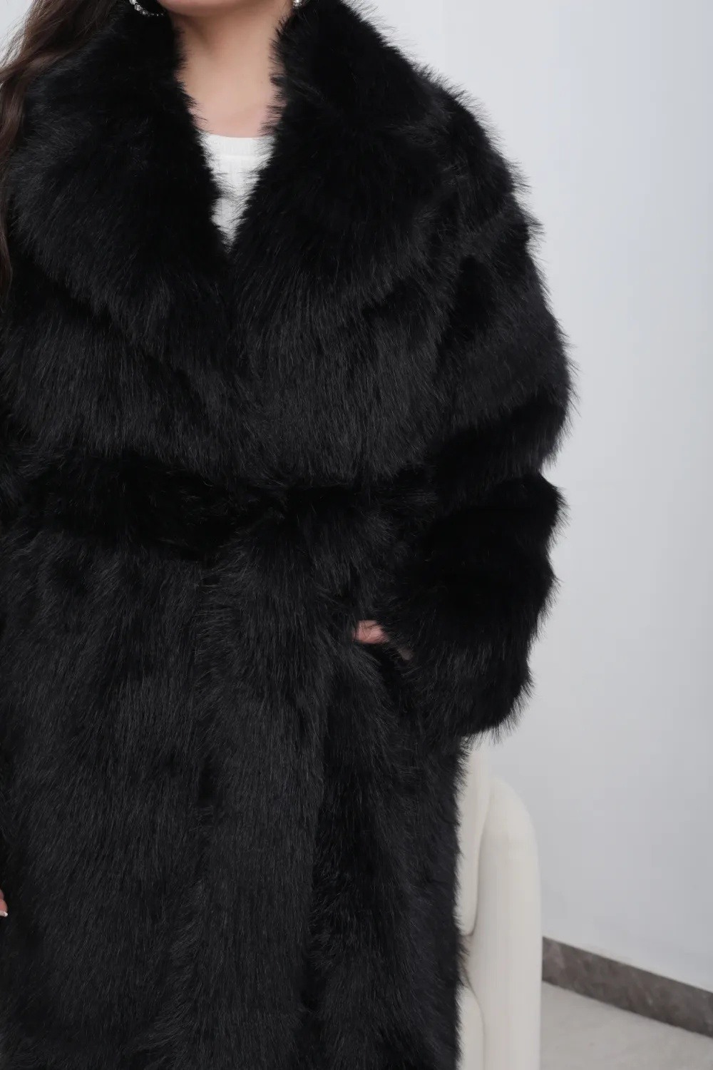 Cappotto lungo in pelliccia con cintura - Image 10