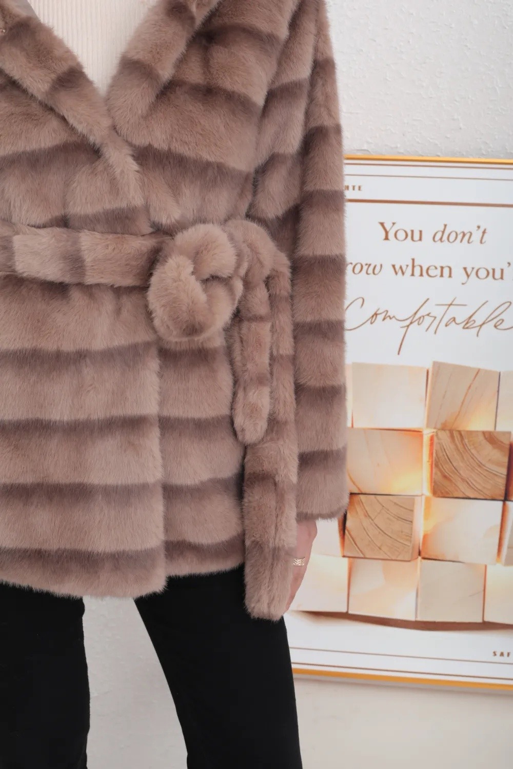 Mid-length mink fur coat with hood and belt - Image 17