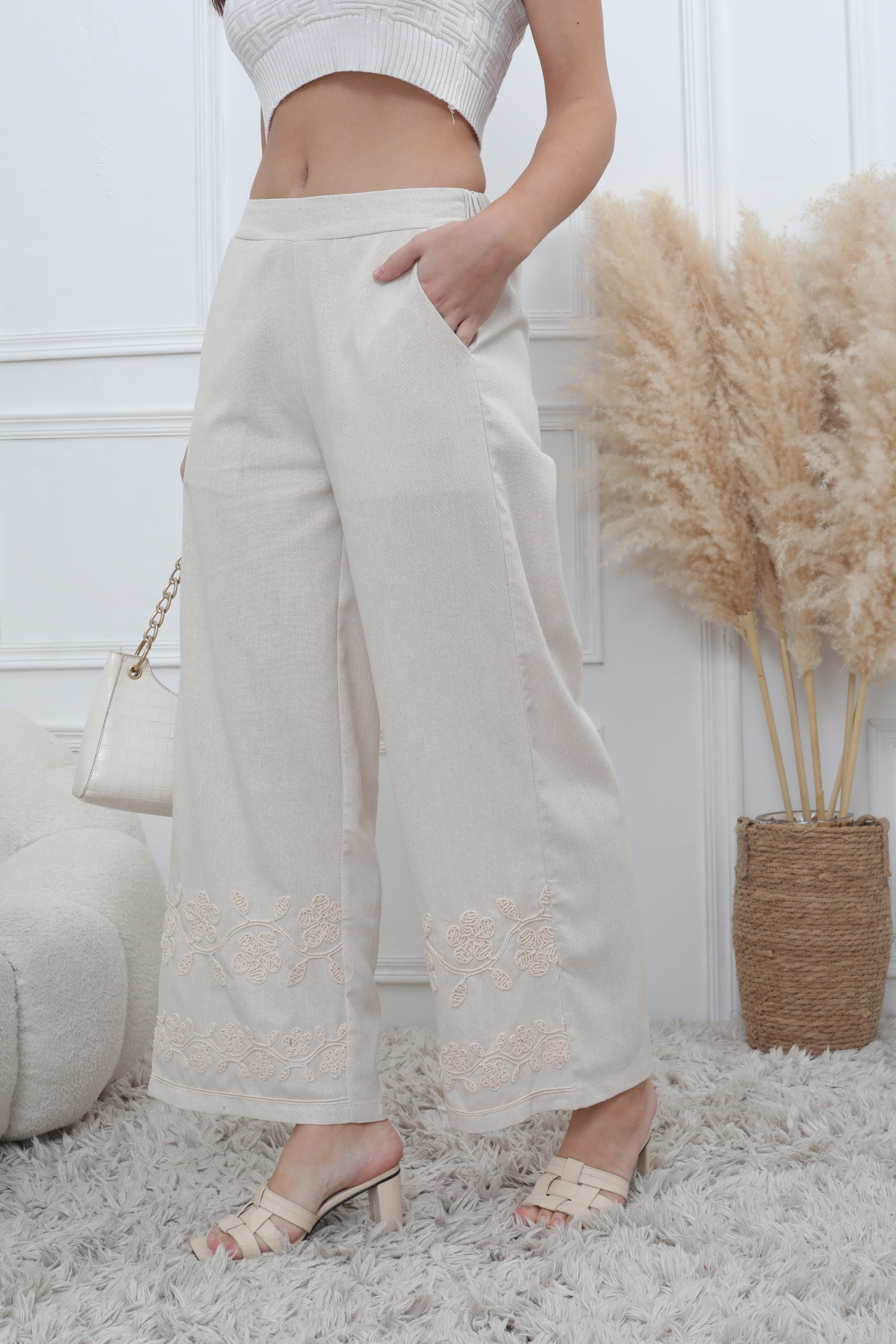 Pantalones bordados - Image 8