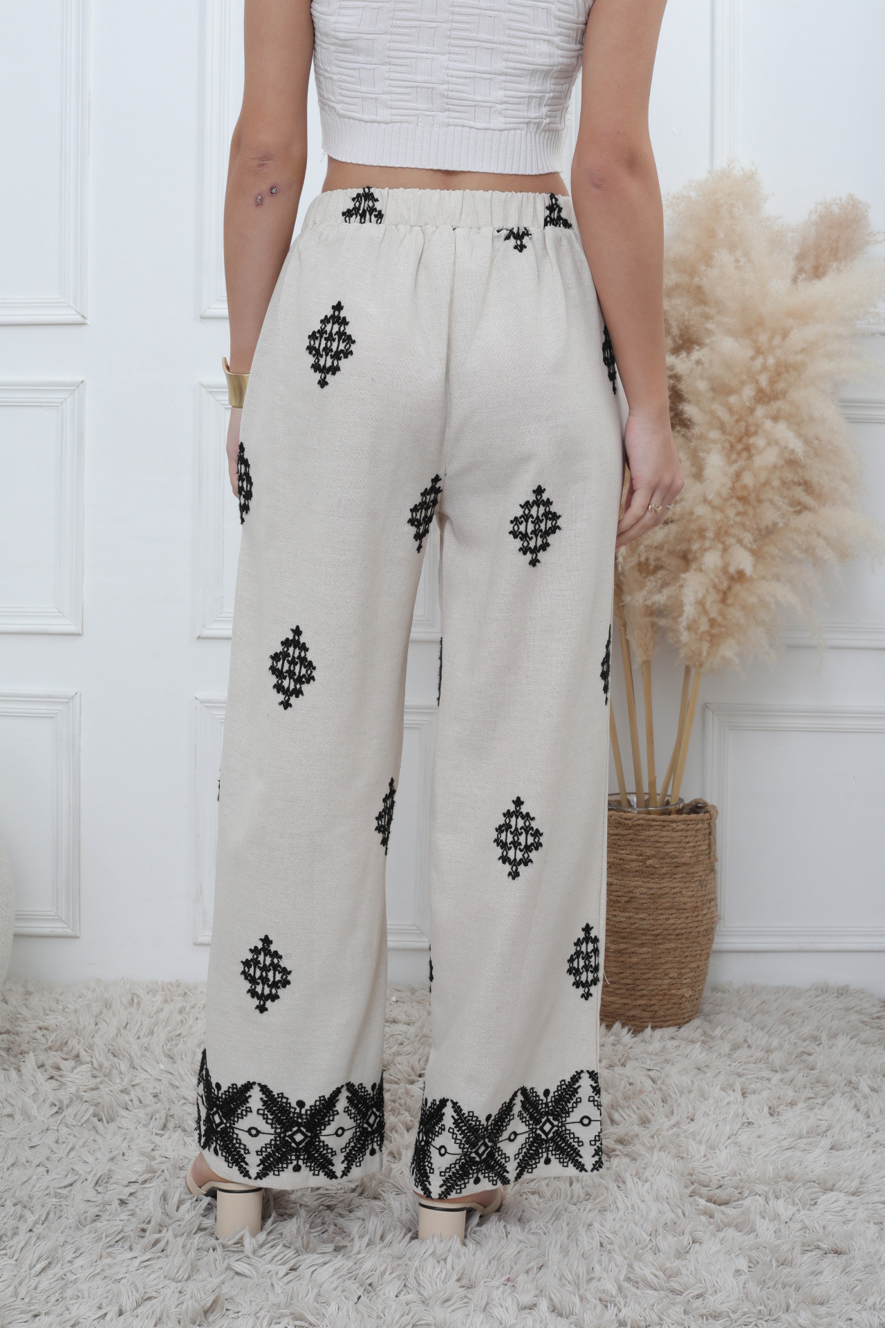 Pantalones bordados - Image 14