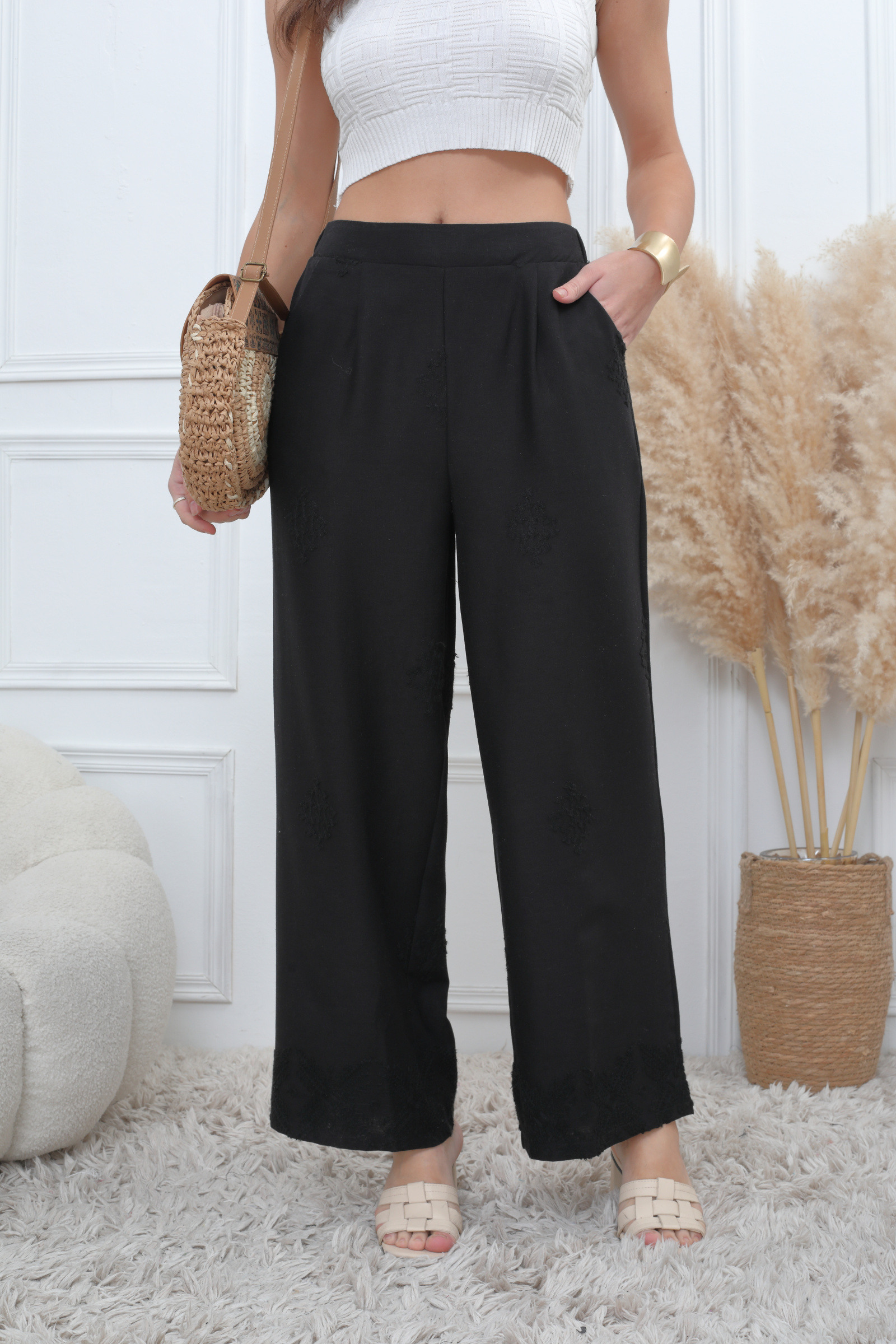 Pantalones bordados - Image 6