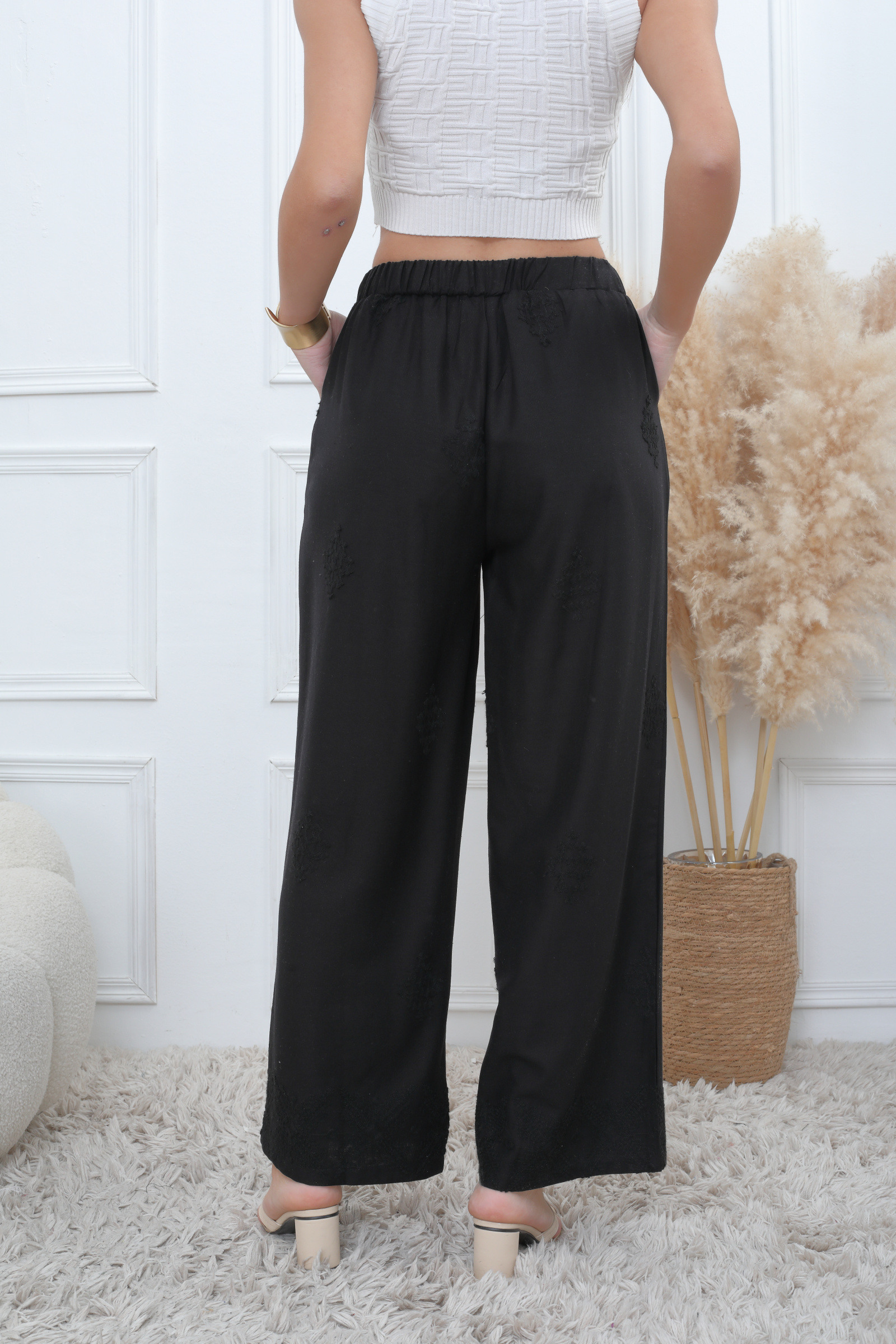 Pantalones bordados - Image 13