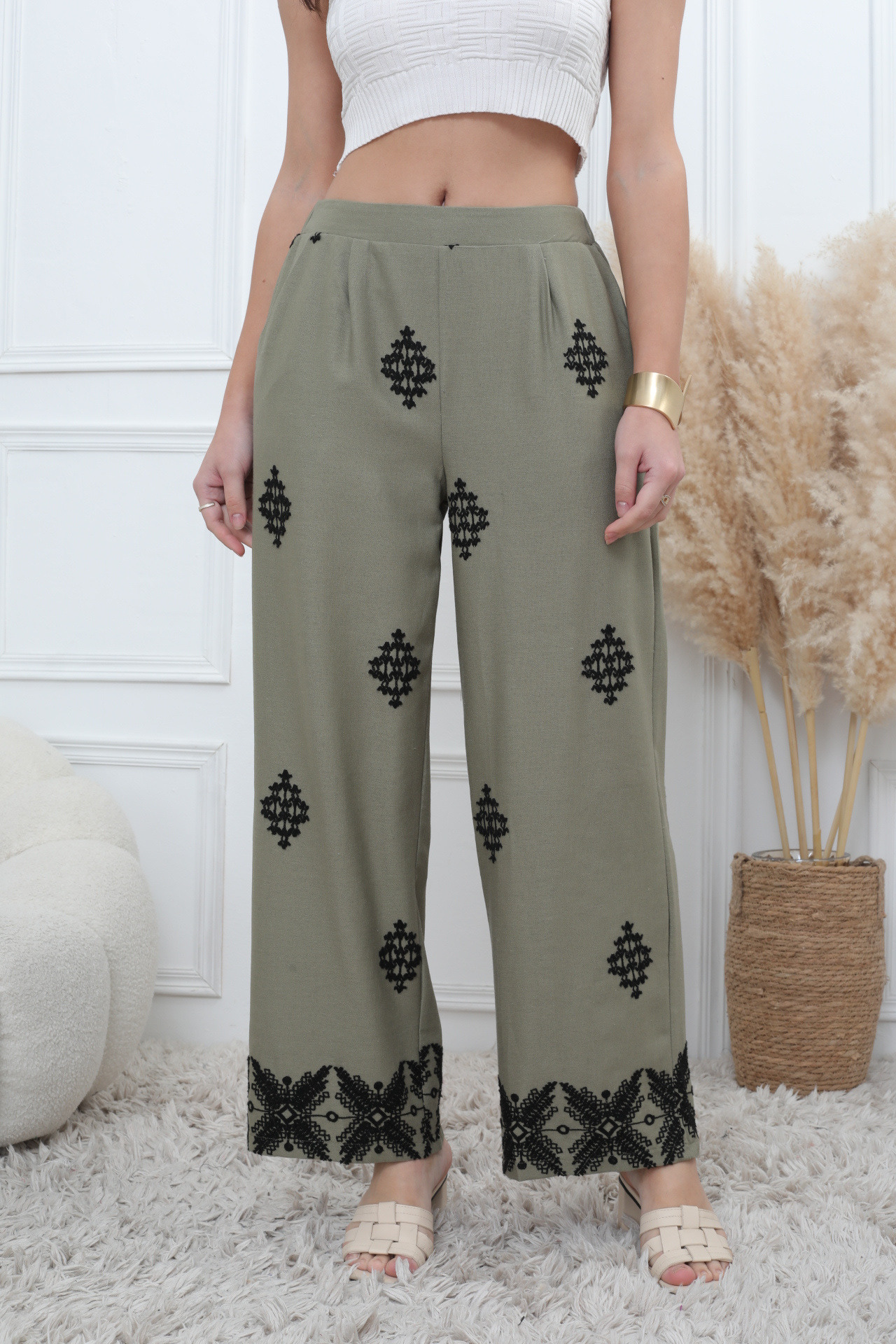 Pantalones bordados - Image 5