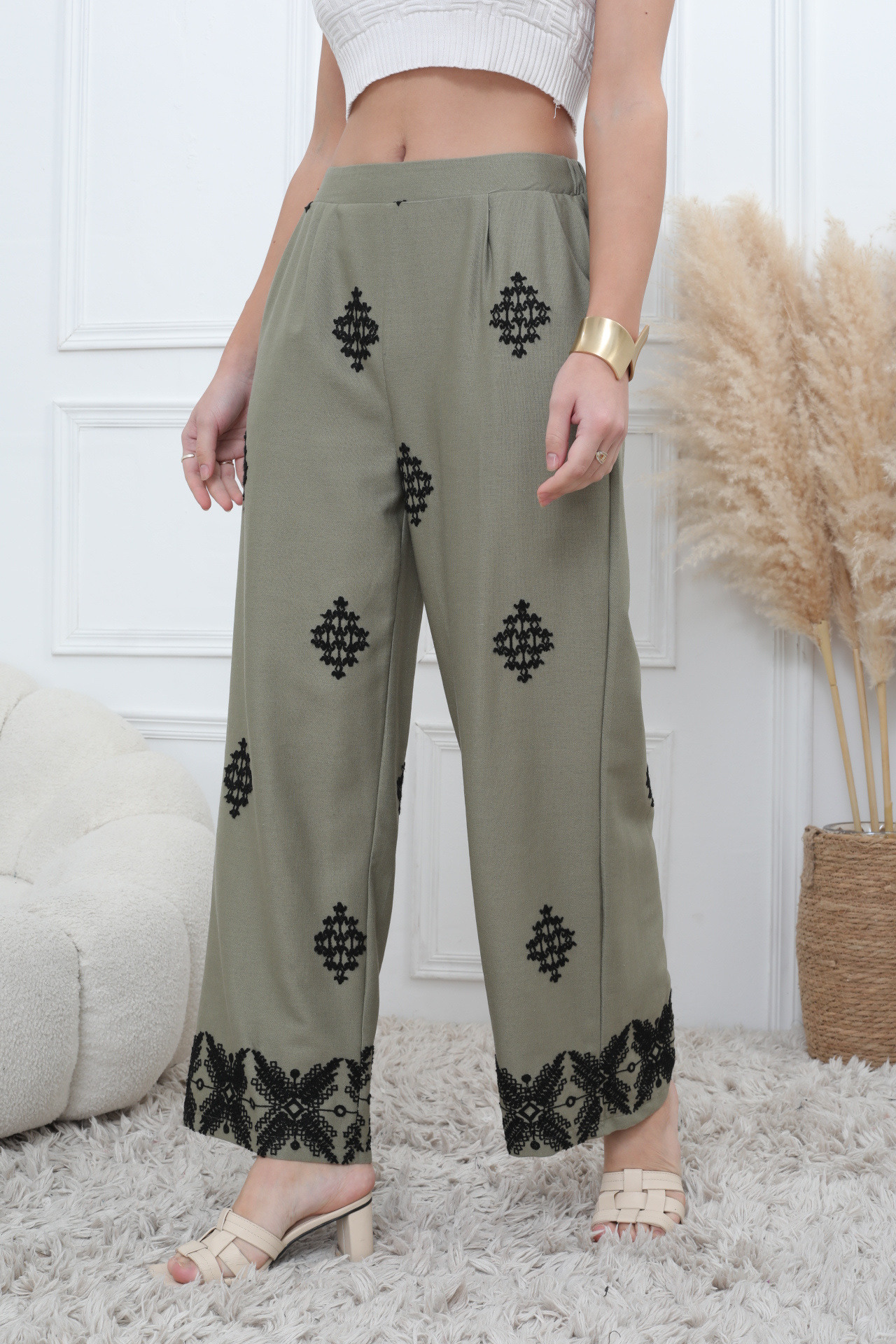 Pantalones bordados - Image 7