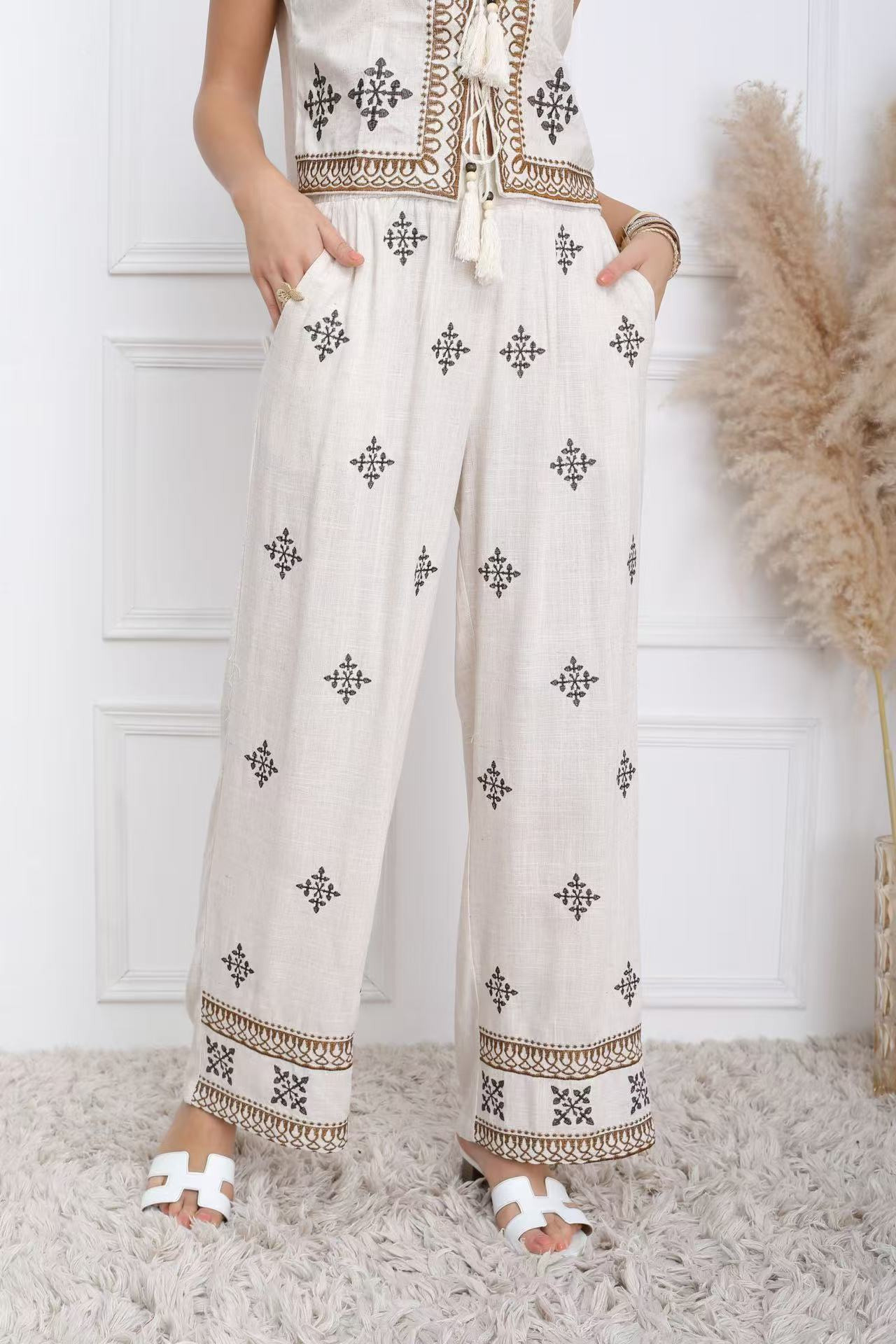Pantaloni ricamati - Image 1