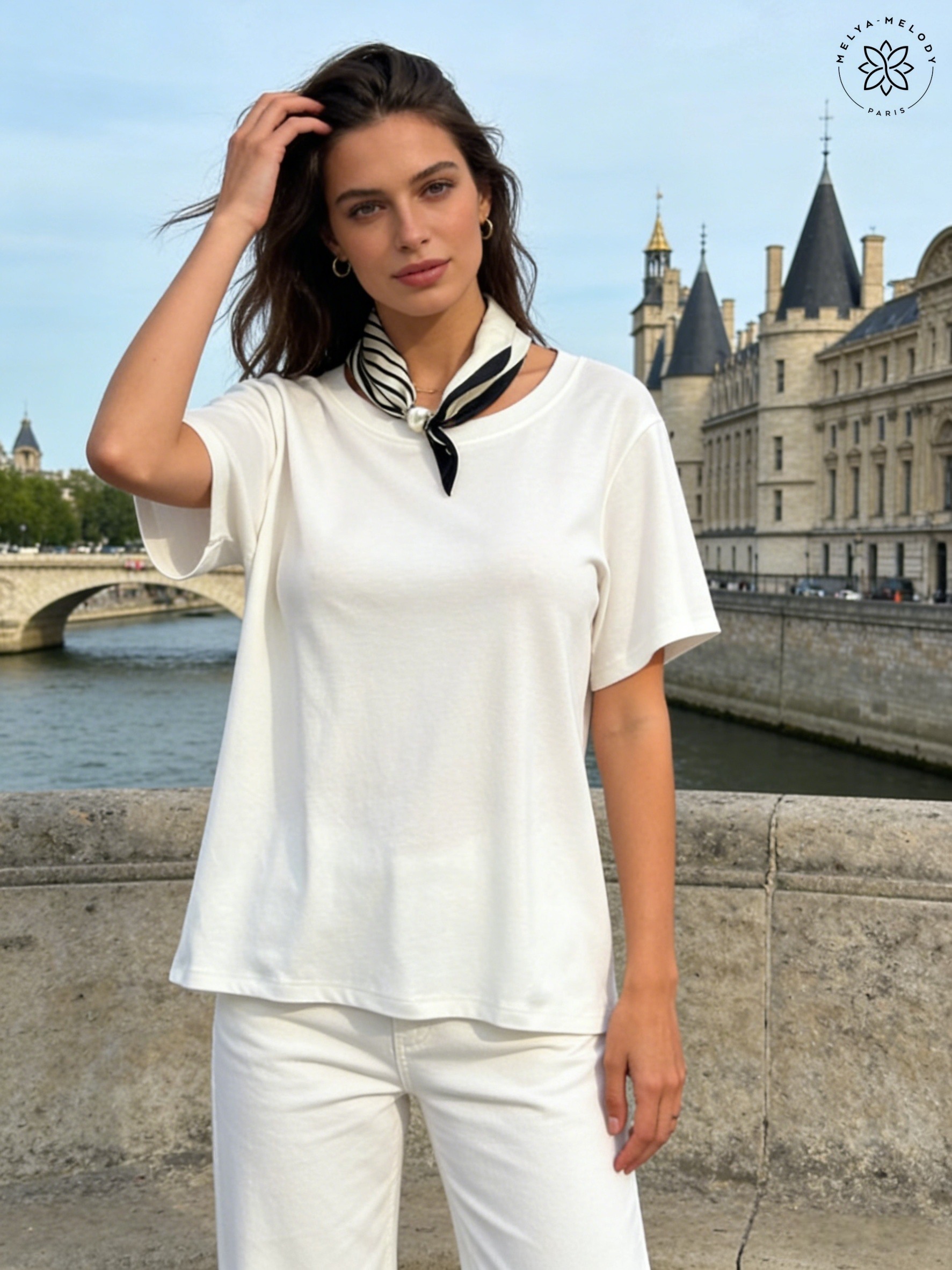 Camiseta con pañuelo de cuello y cierre de perla magnética - Image 1