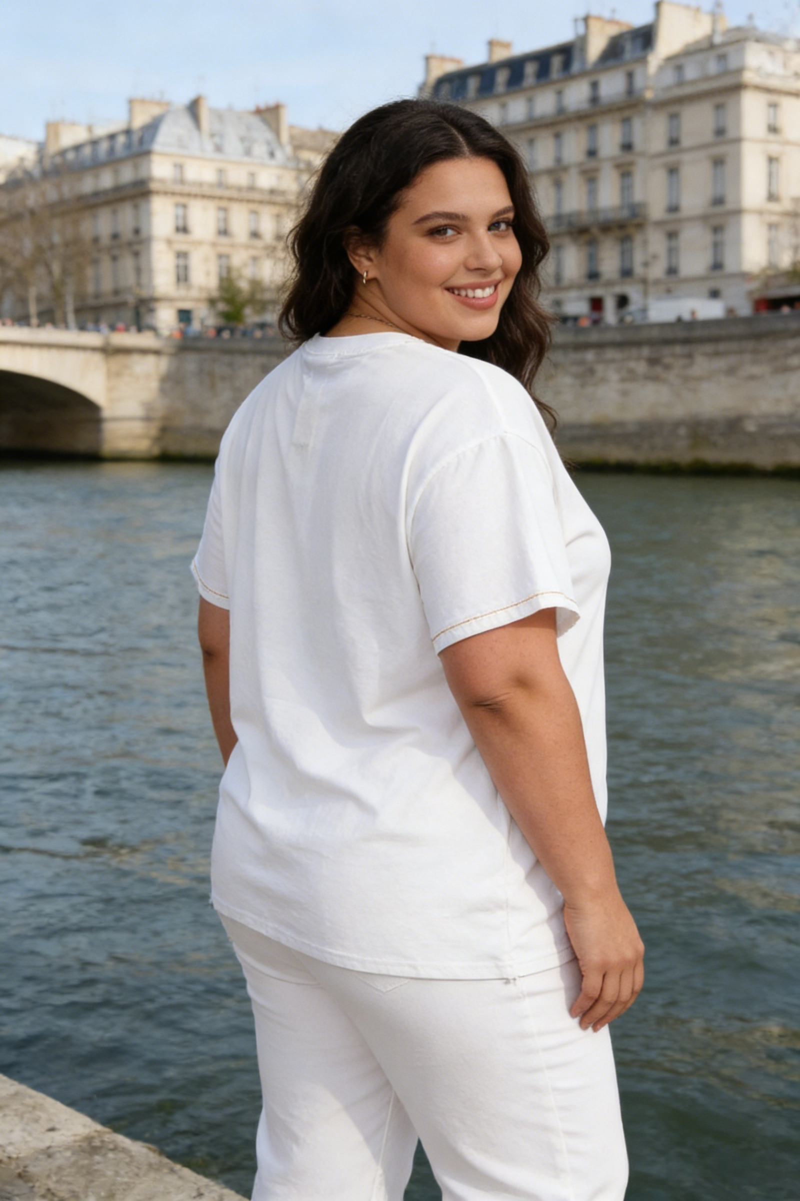 Übergrößen Baumwoll-T-Shirt mit goldener Herzstickerei - Image 4