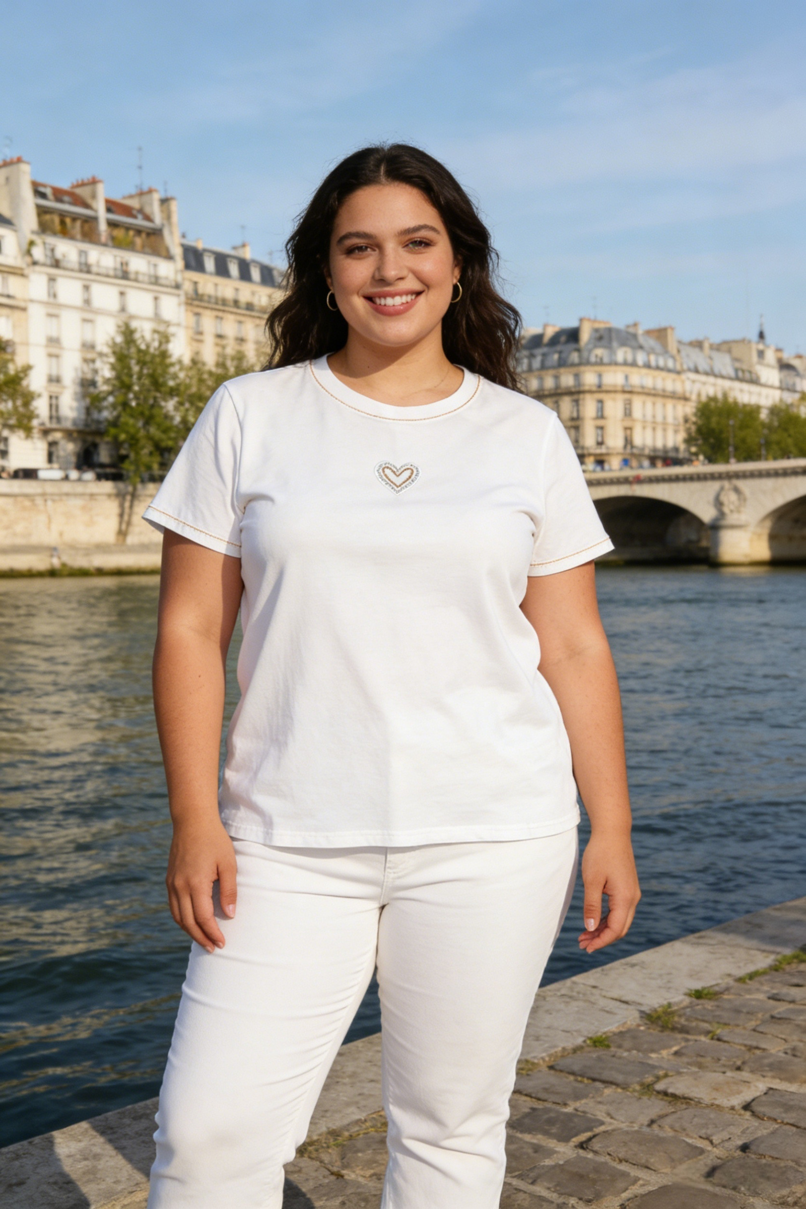 Camiseta de algodón en talla grande con corazón calado - Image 2
