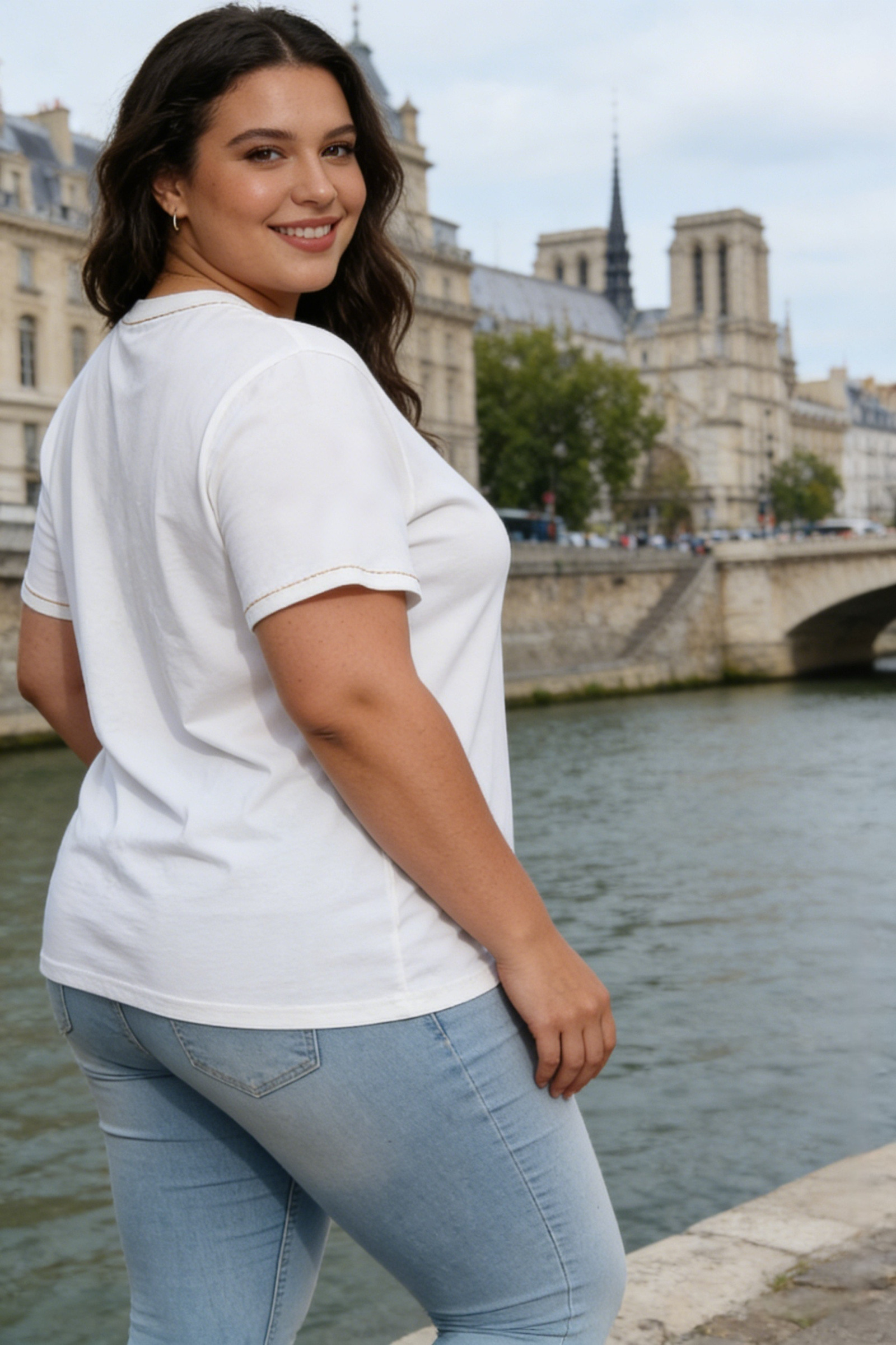 Plus Size T-shirt Embroidered in Gold in Paris - Image 4