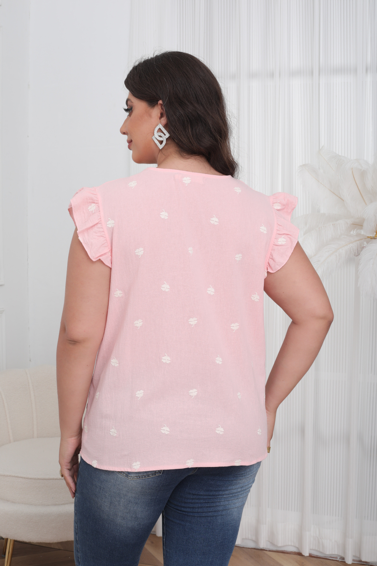 Top embroidered in large clover - Image 12