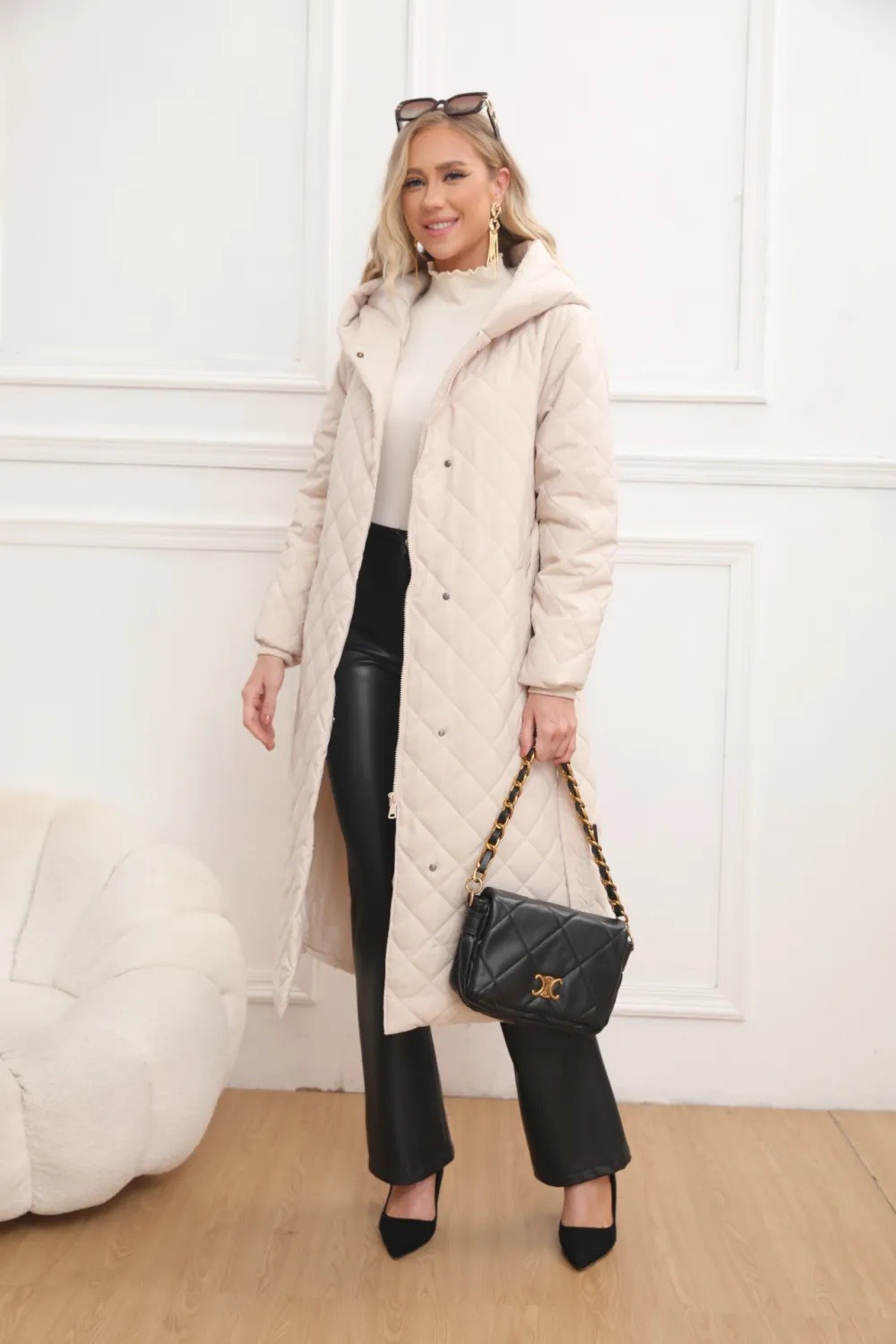 Lange gesteppte Jacke mit Kapuze - Image 7