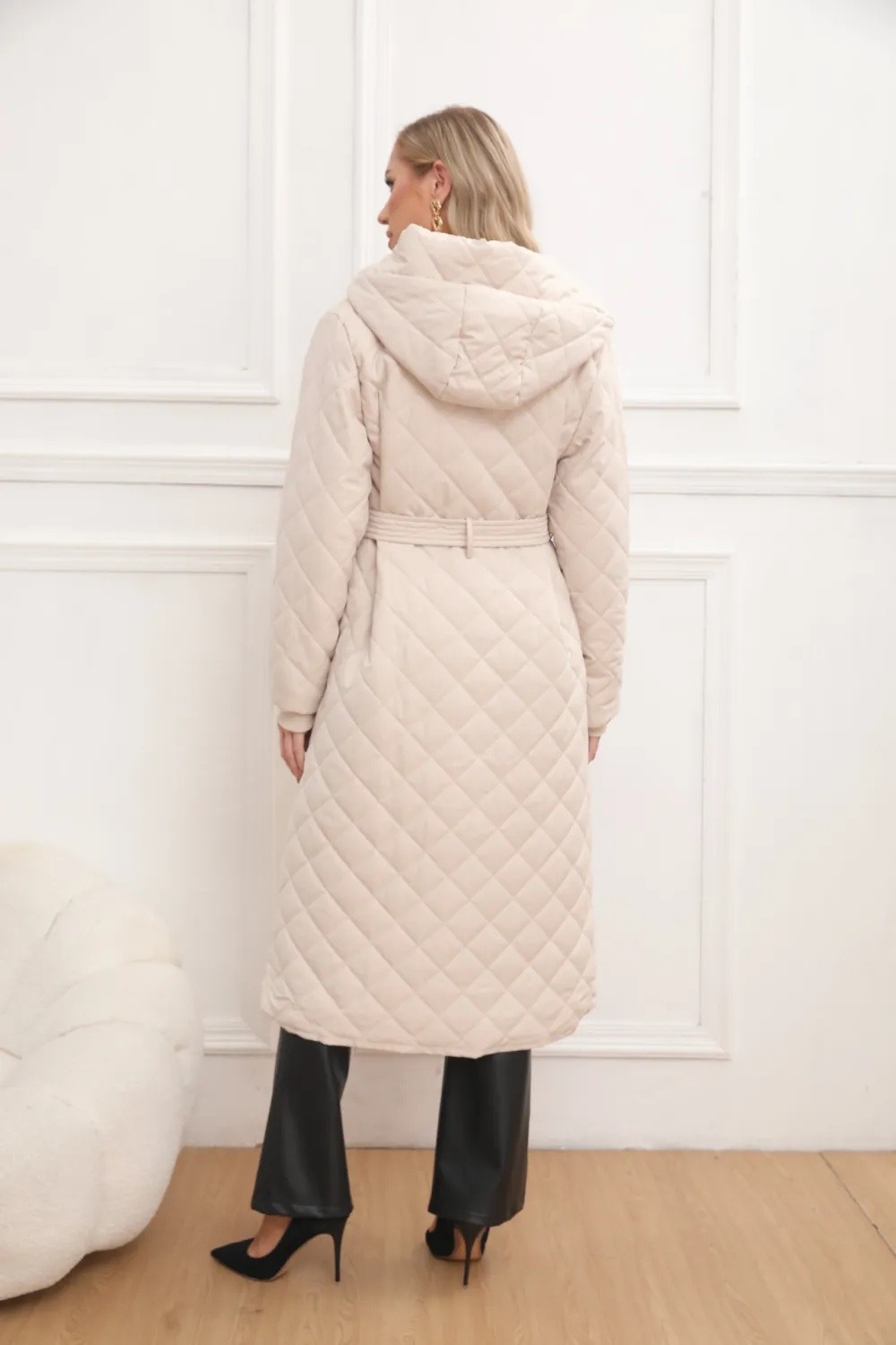 Lange gesteppte Jacke mit Kapuze - Image 15