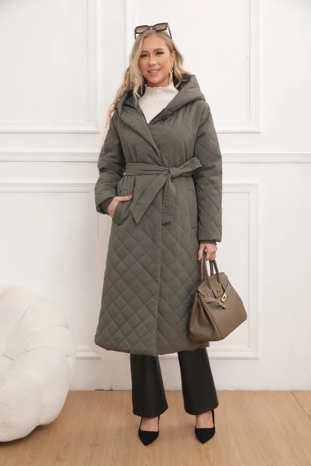 Lange gesteppte Jacke mit Kapuze - Image 3