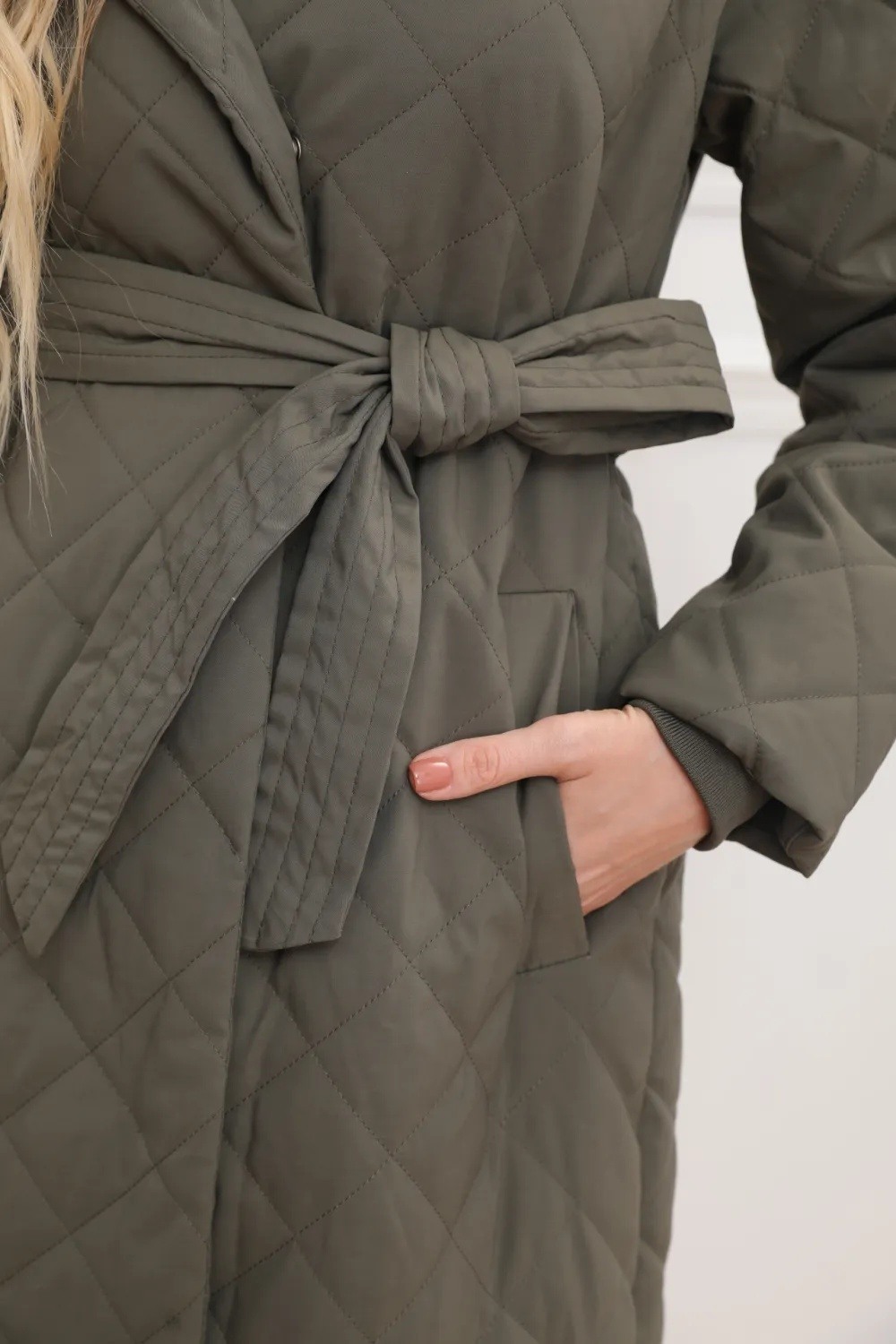 Lange gesteppte Jacke mit Kapuze - Image 13