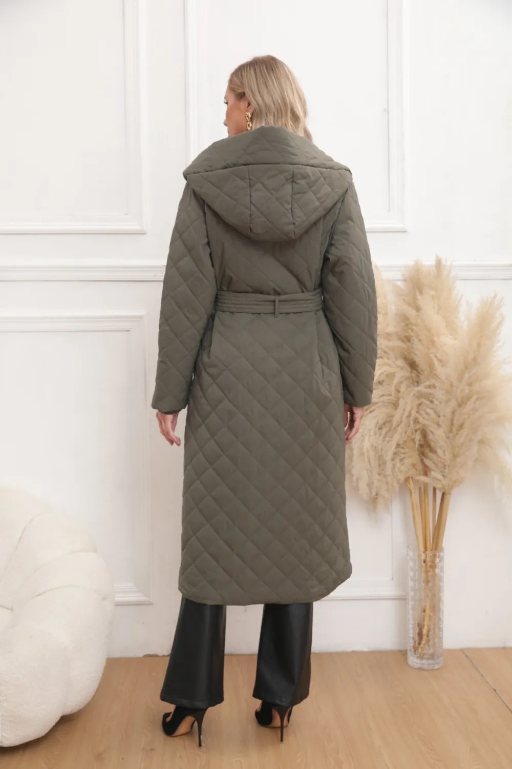 Lange gesteppte Jacke mit Kapuze - Image 16