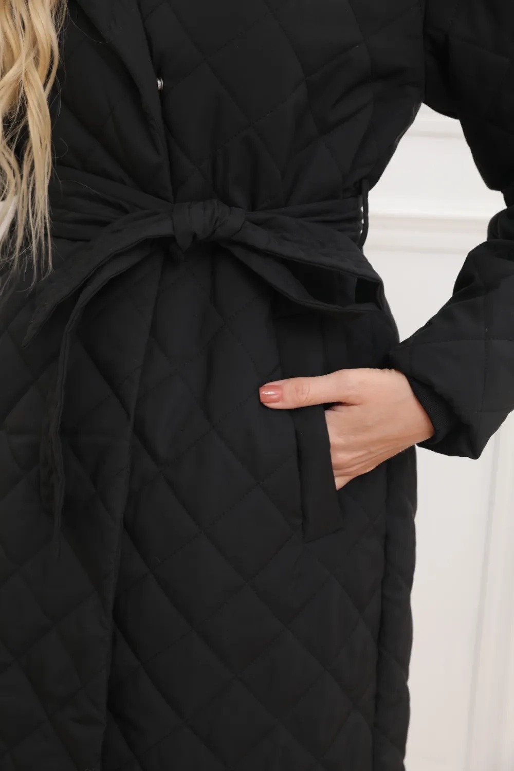 Lange gesteppte Jacke mit Kapuze - Image 12