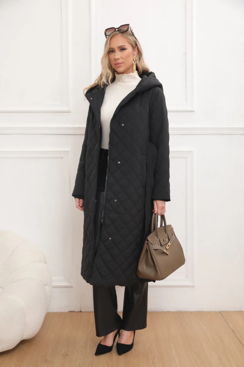 Lange gesteppte Jacke mit Kapuze - Image 8