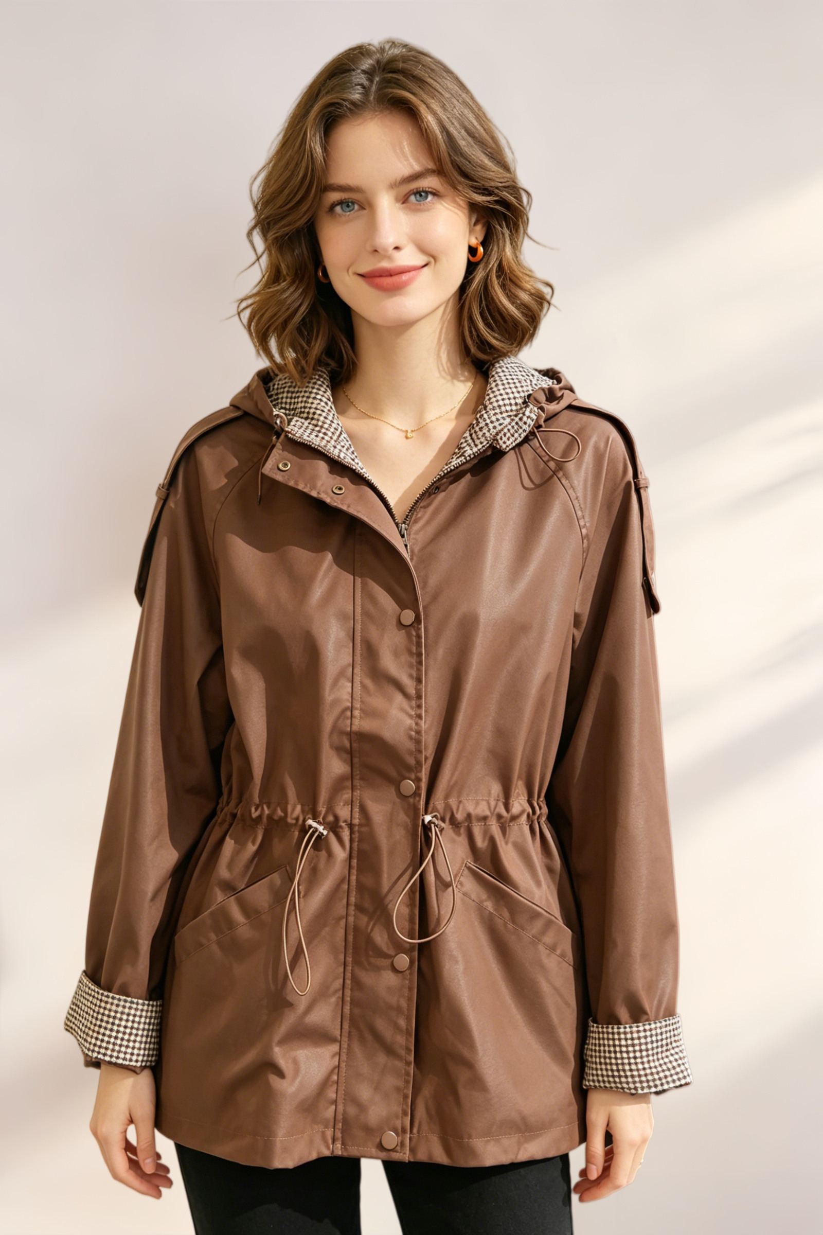 Kurzer wasserdichter Trenchcoat in Vichy-Karo - Image 9