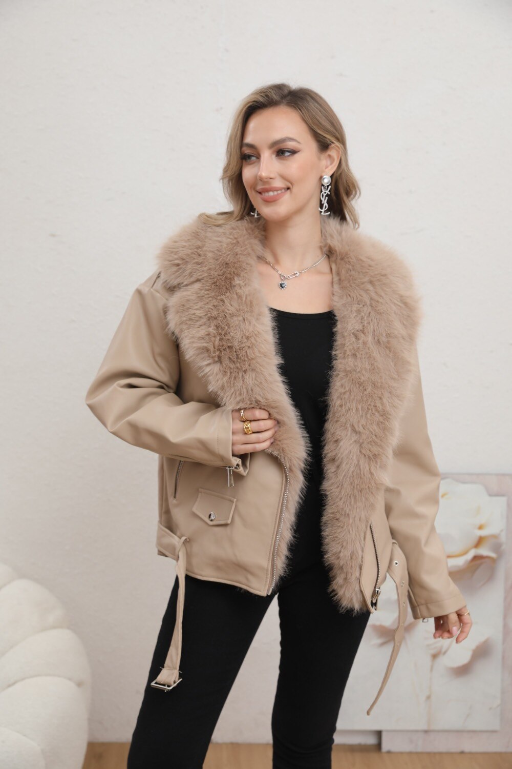 CHAQUETA DE CUERO Y PIEL - Image 7