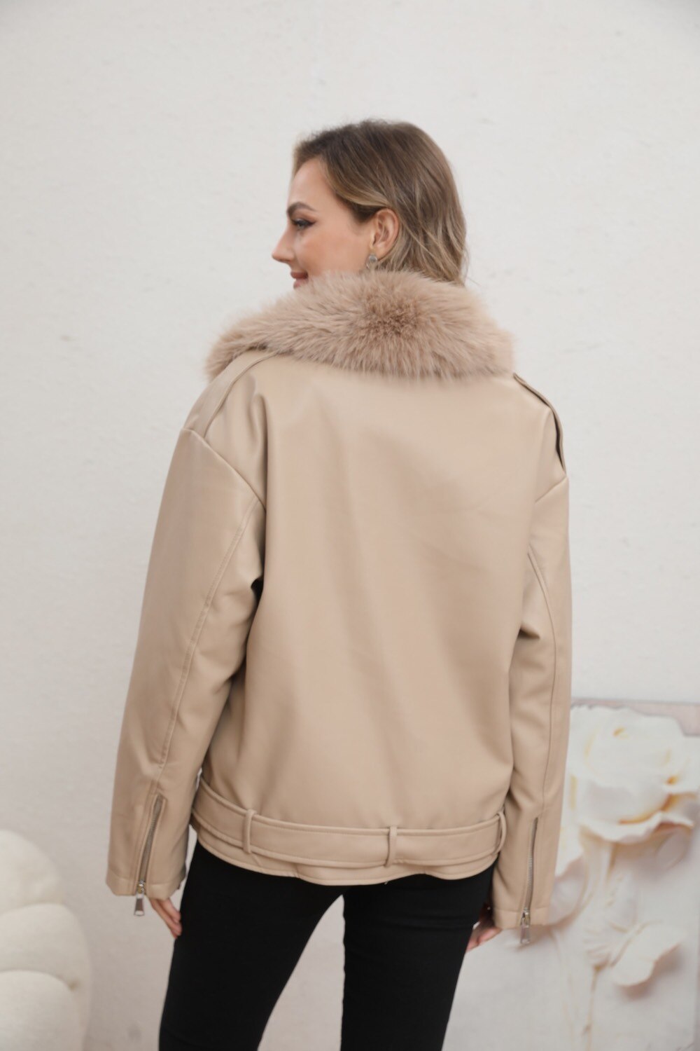 CHAQUETA DE CUERO Y PIEL - Image 15