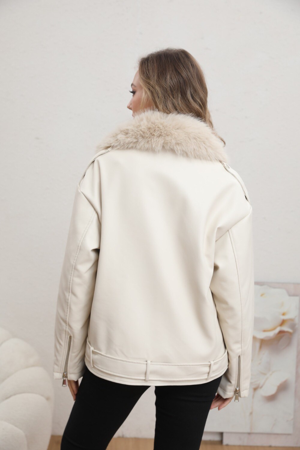 CHAQUETA DE CUERO Y PIEL - Image 13