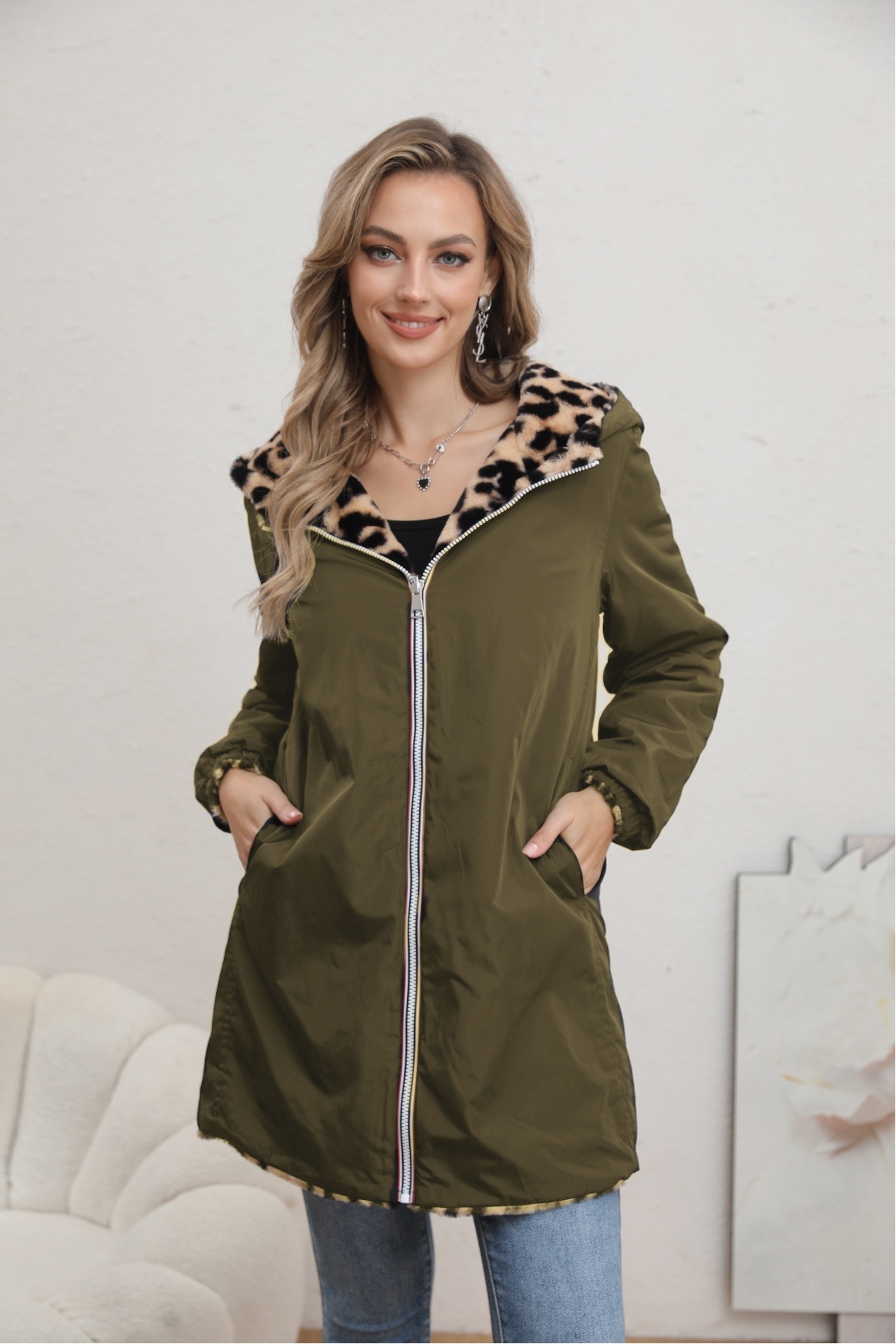 Wendbare Leoparden-Daunenjacke - Image 3