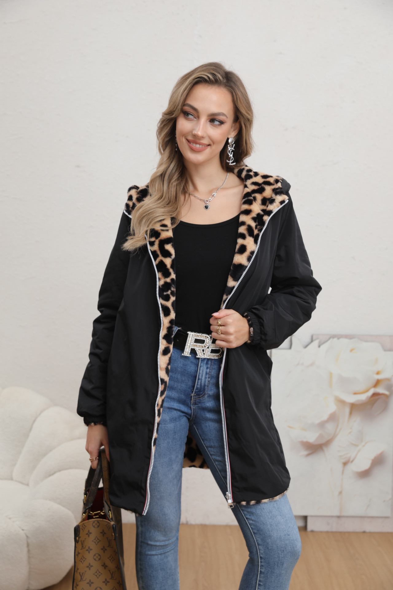 Wendbare Leoparden-Daunenjacke - Image 1