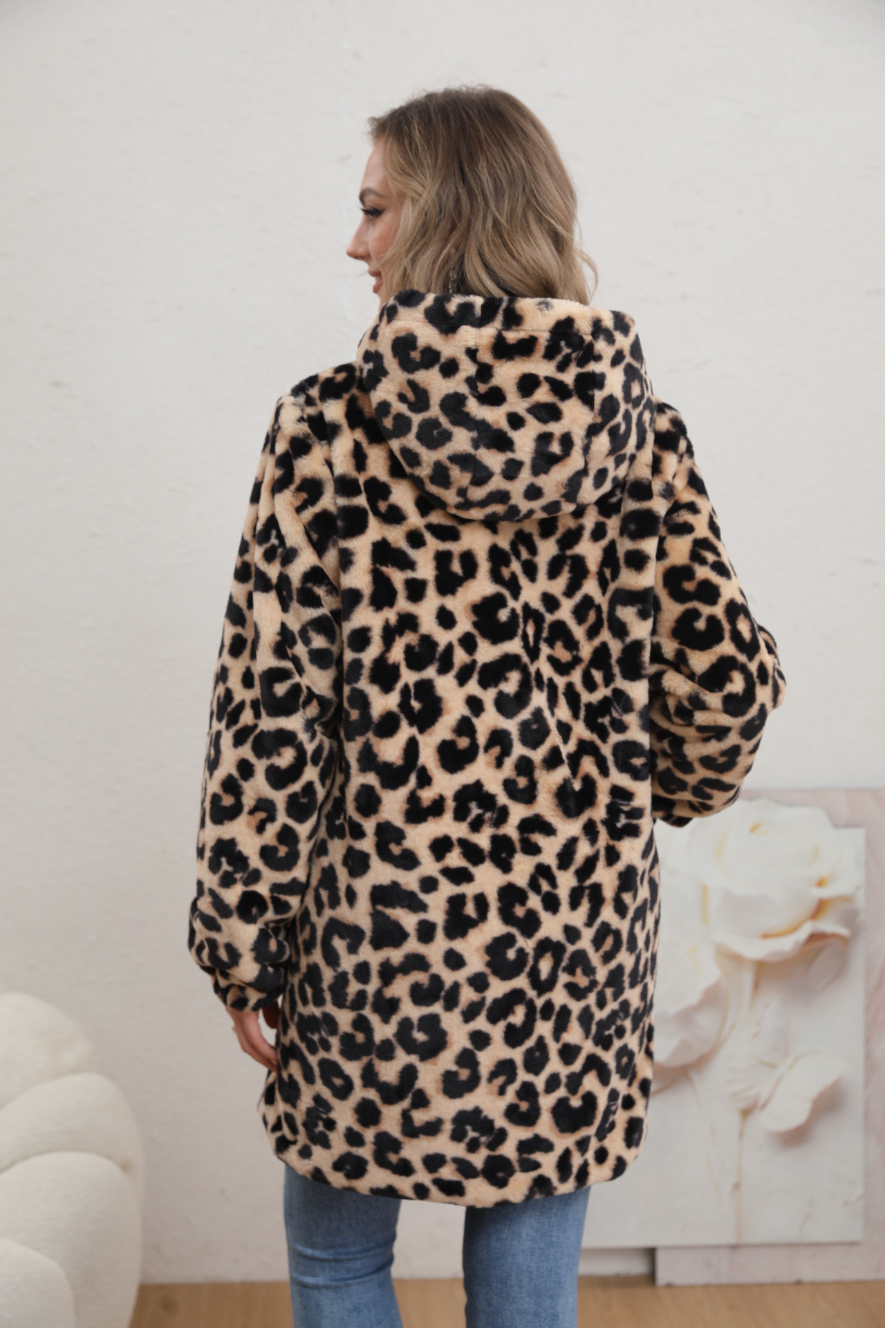 Wendbare Leoparden-Daunenjacke - Image 10