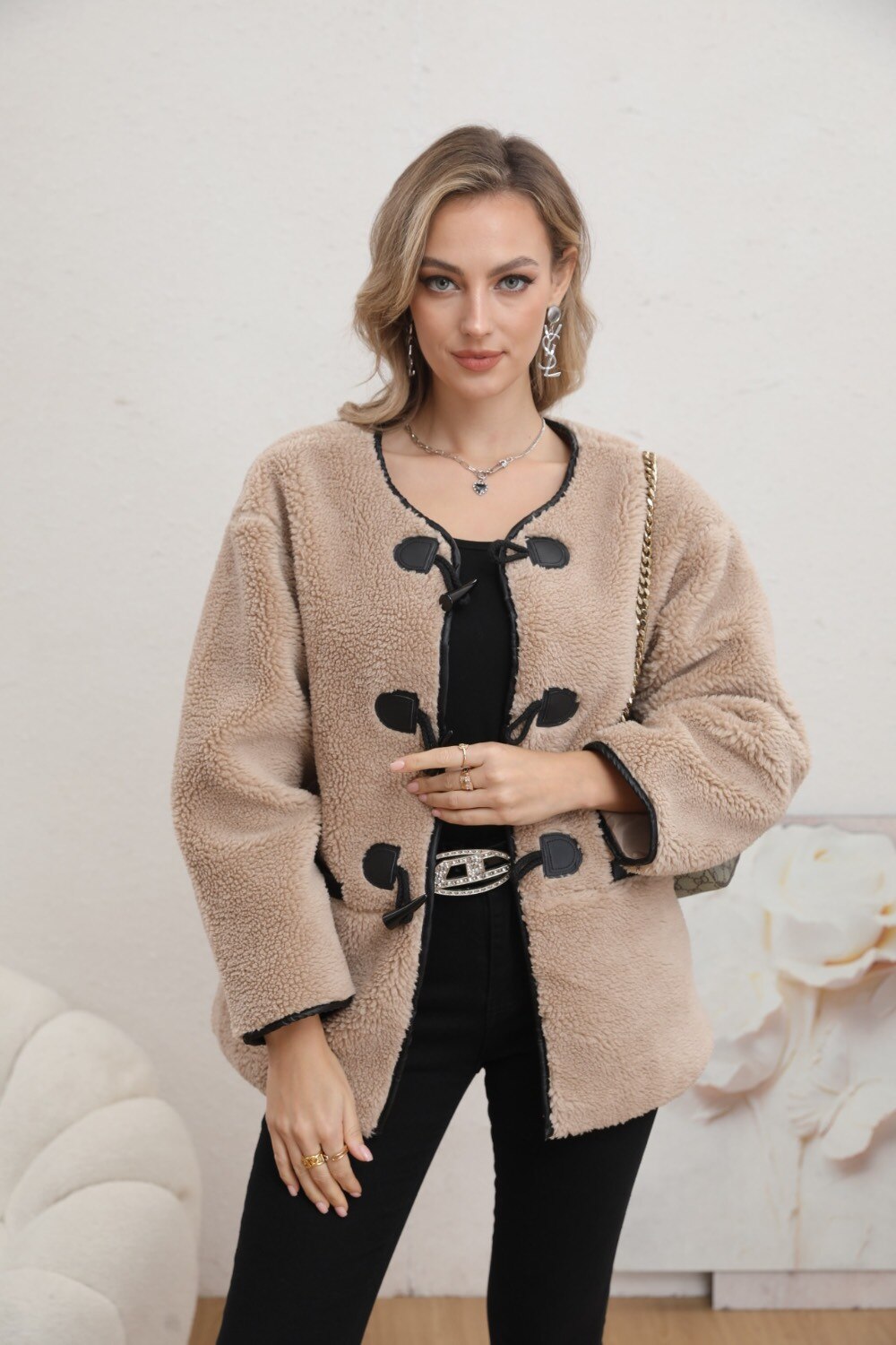 Short faux fur coat - Image 1