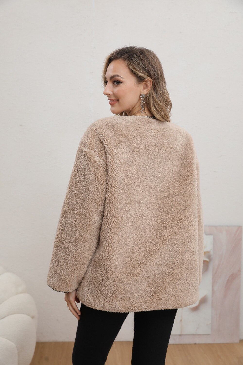 Short faux fur coat - Image 11