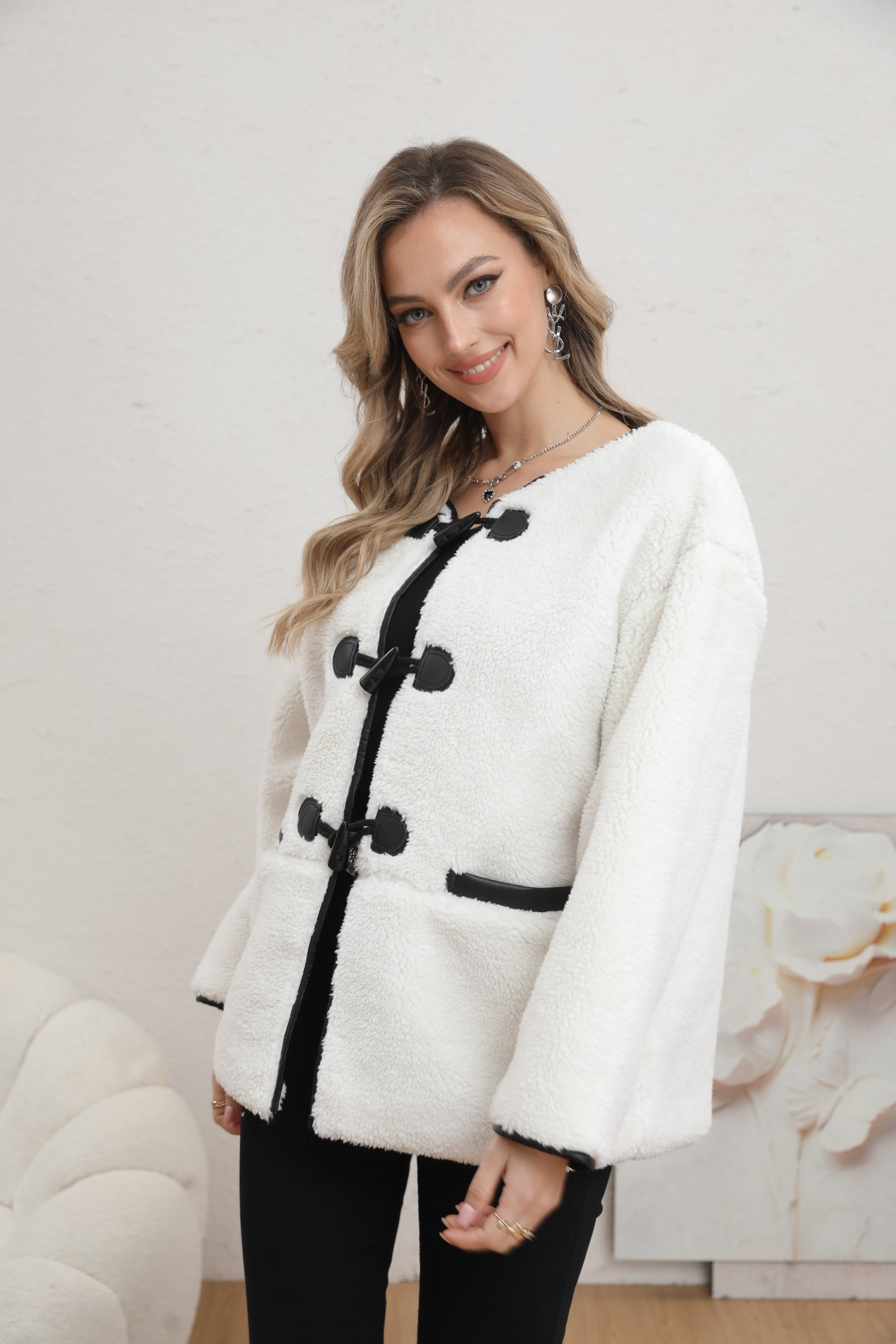 Short faux fur coat - Image 5