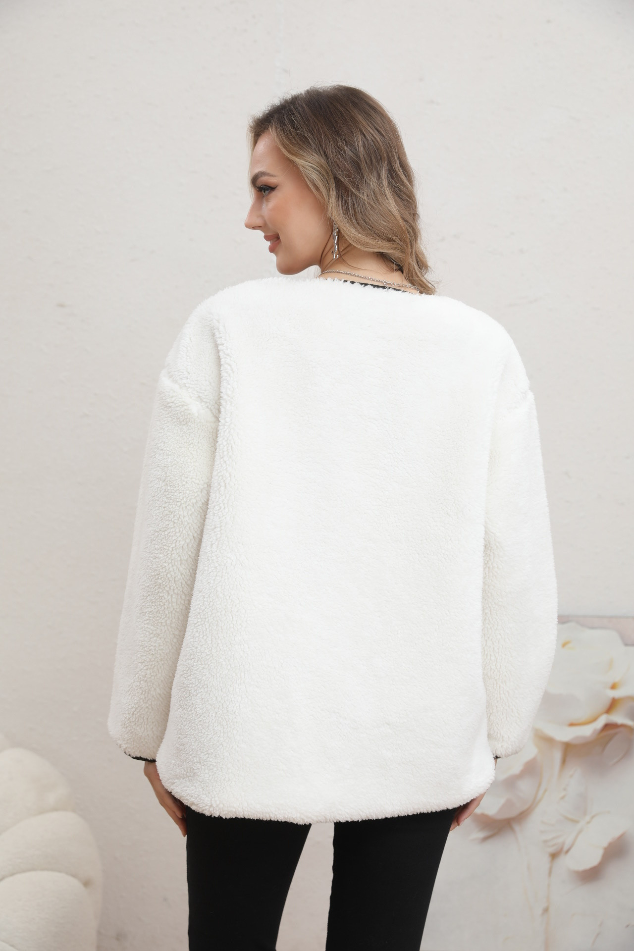 Short faux fur coat - Image 12