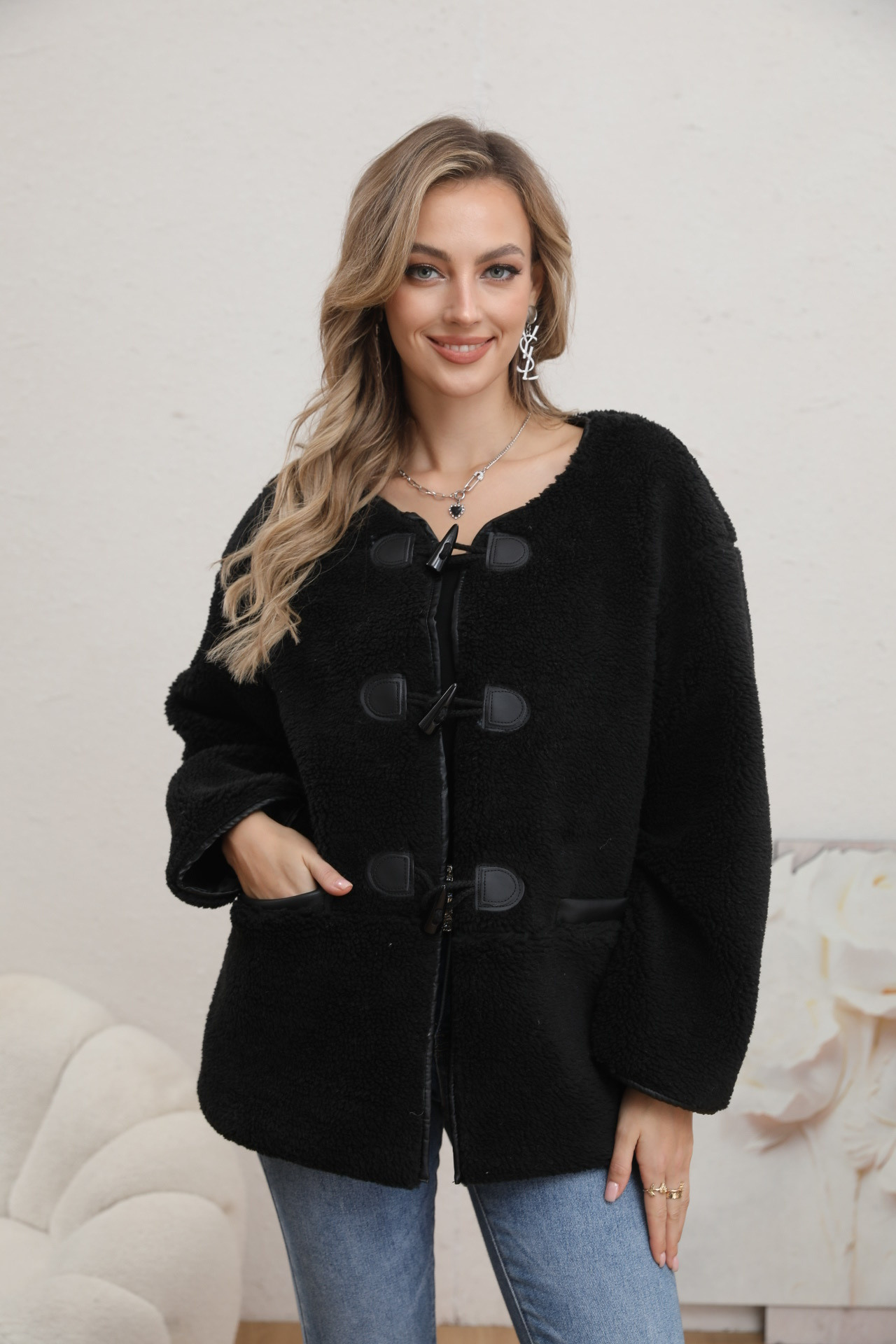 Short faux fur coat - Image 2