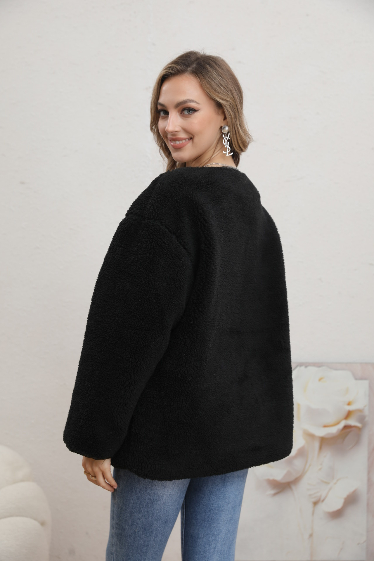 Short faux fur coat - Image 10