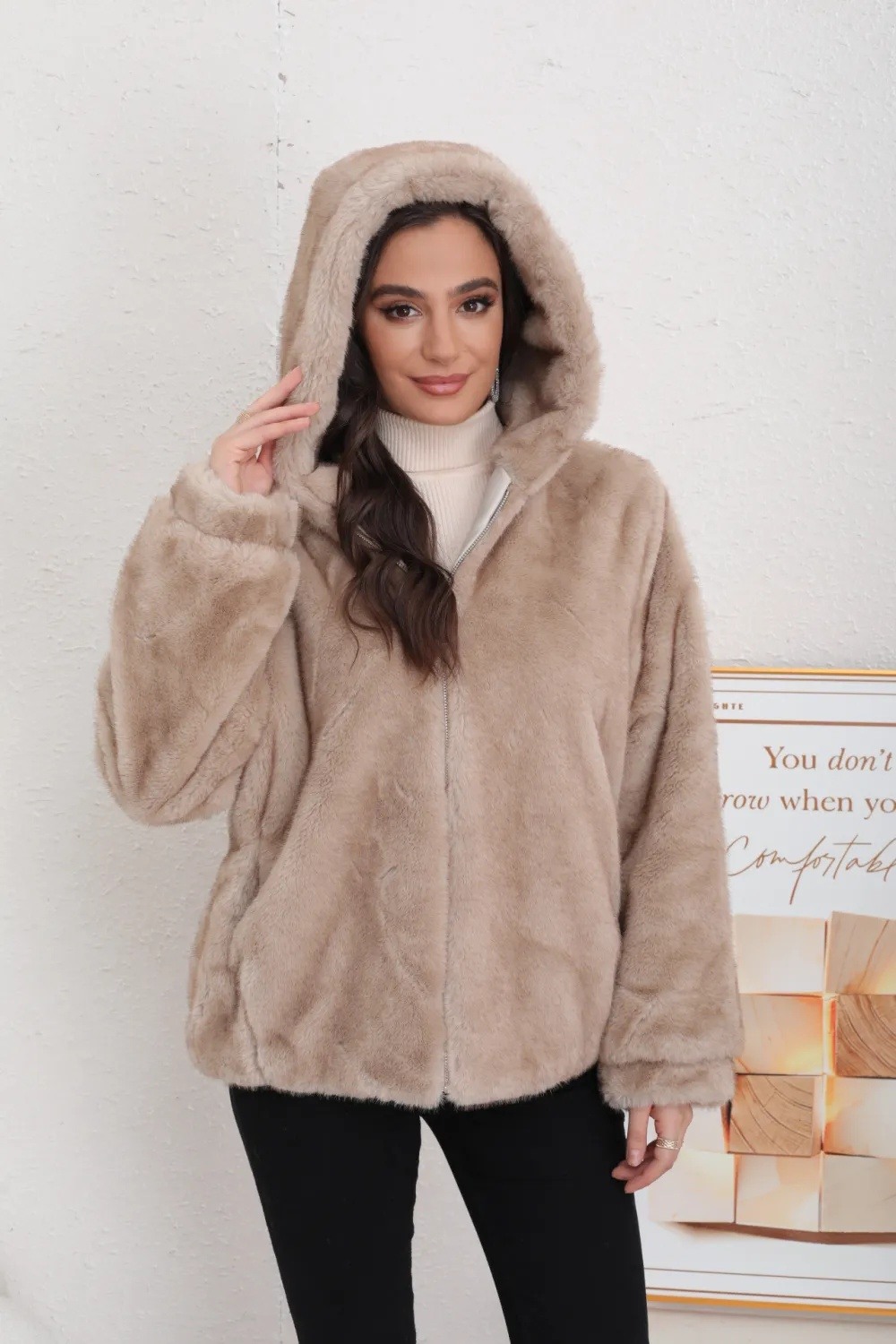 VESTE COURTE EN FOURRURE AVEC CAPUCHE - Image 7