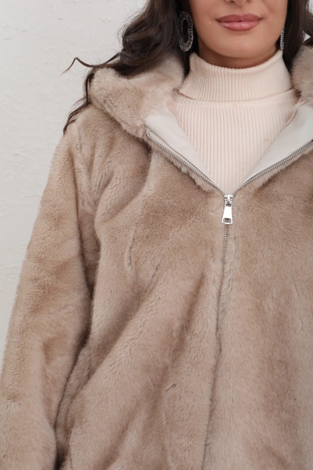 VESTE COURTE EN FOURRURE AVEC CAPUCHE - Image 12