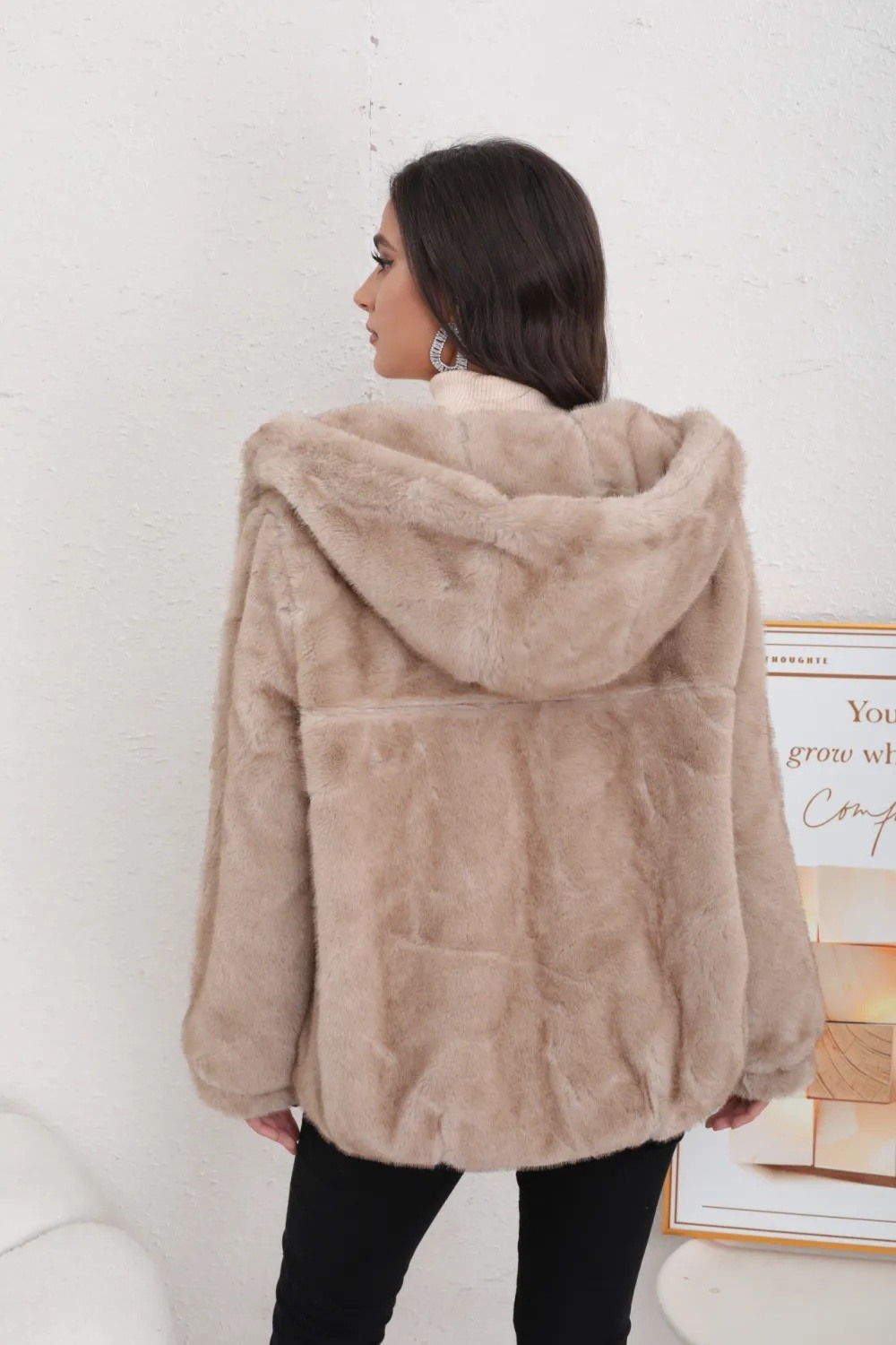 VESTE COURTE EN FOURRURE AVEC CAPUCHE - Image 15
