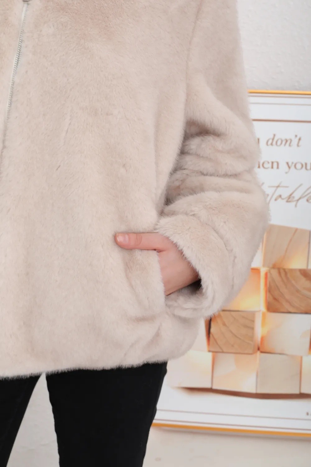 VESTE COURTE EN FOURRURE AVEC CAPUCHE - Image 10