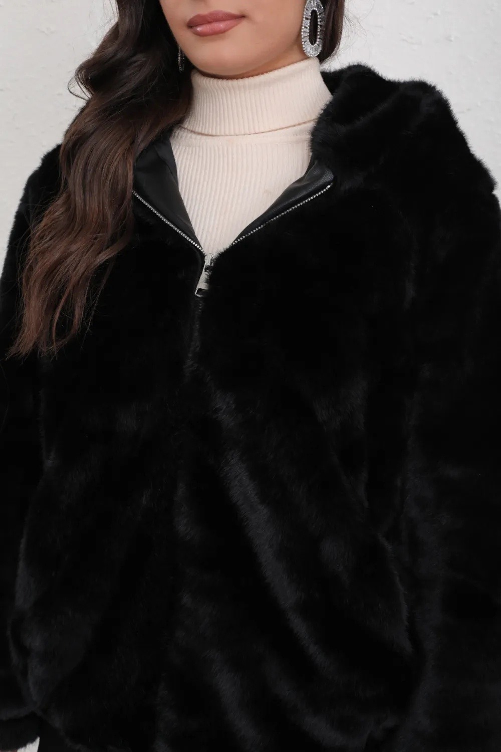 VESTE COURTE EN FOURRURE AVEC CAPUCHE - Image 11