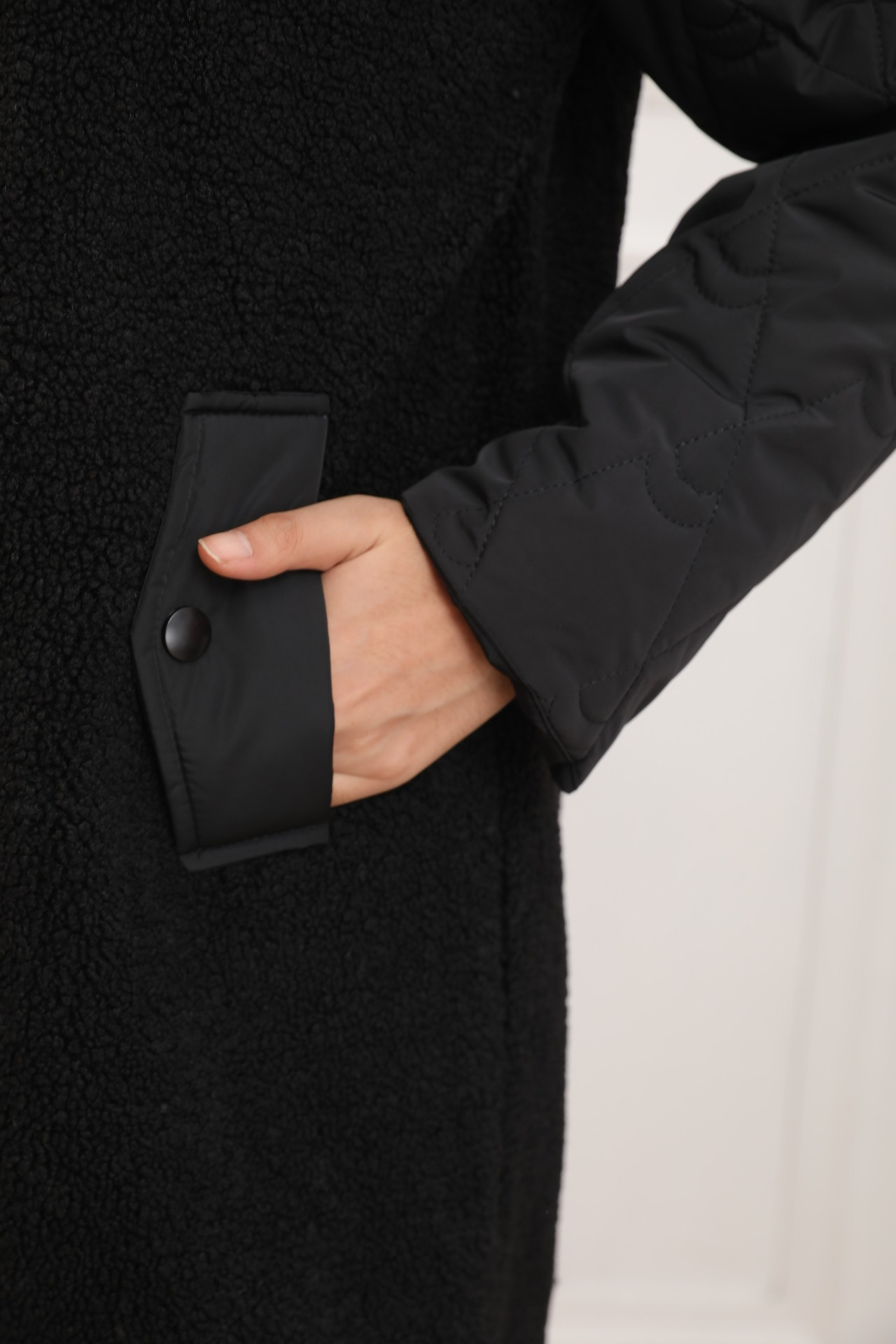 Mid-length mixed color jacket in dual fabric - Image 6