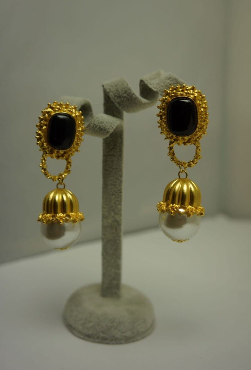 Wholesaler MET-MOI - Gold earrings with pearls