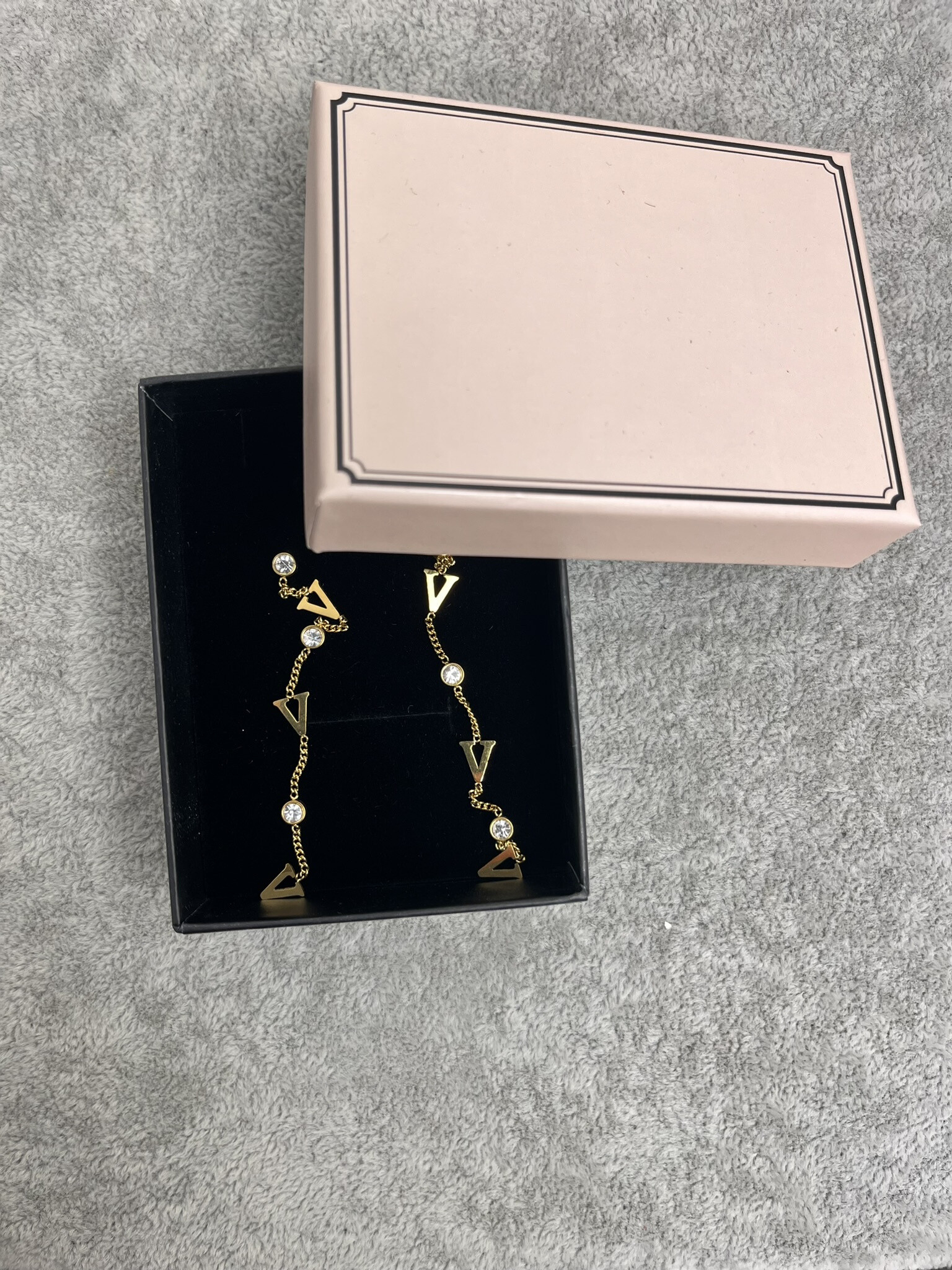 Wholesaler MET-MOI - Stainless steel dangling earrings in box